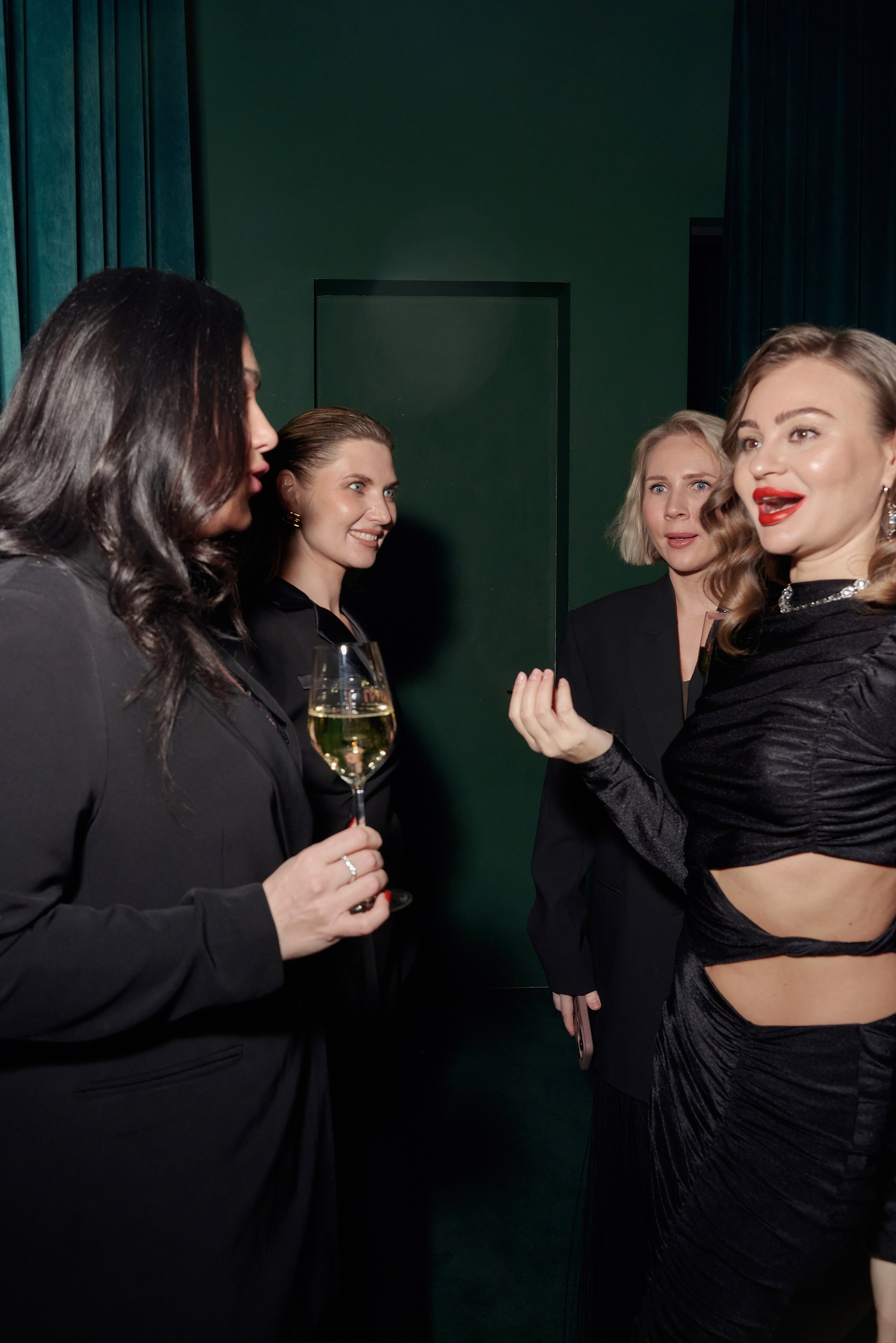 День рождения Светланы Пинигиной в караоке Divas. Наталия Дианова — фотограф для брендов и экспертов в Москве