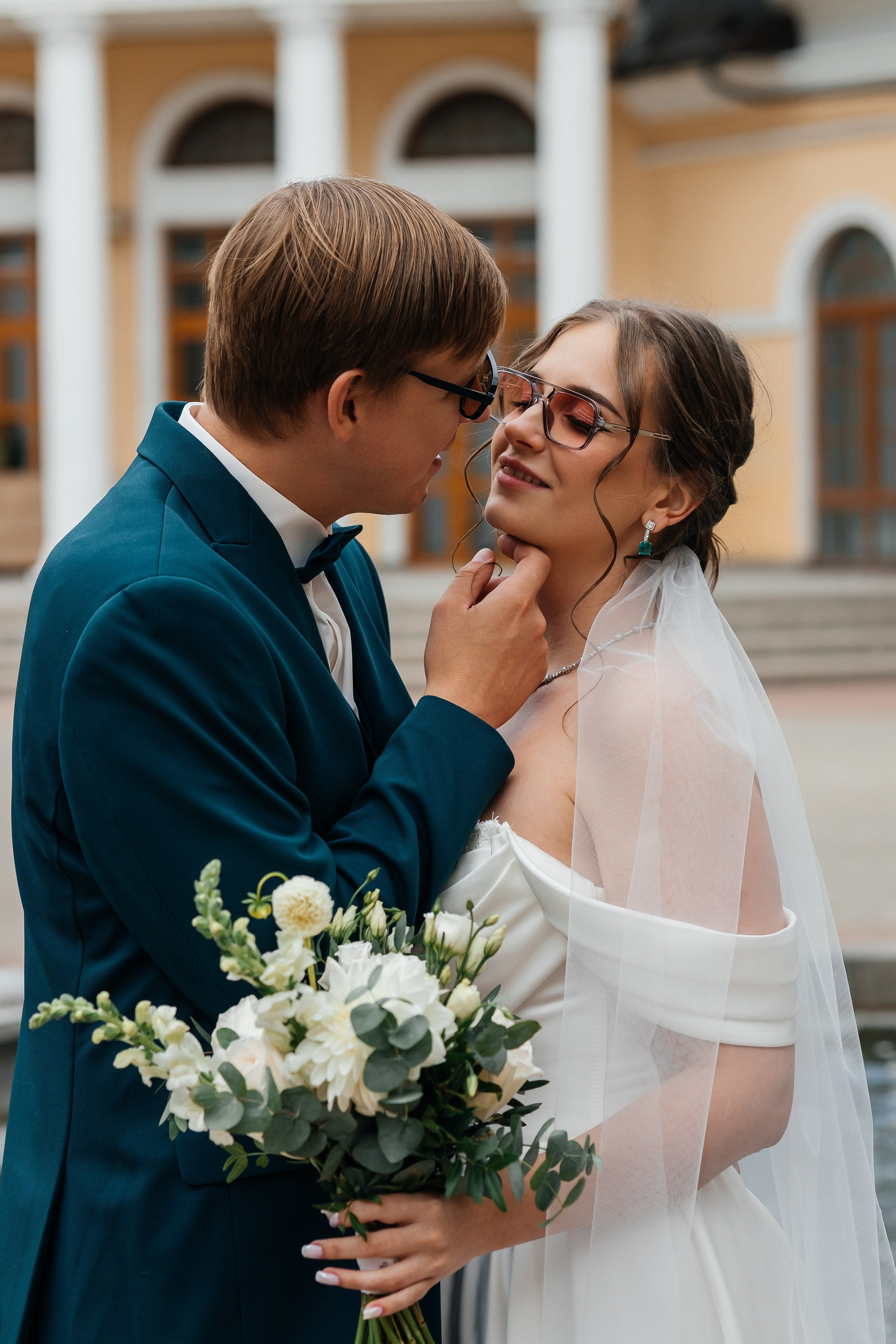 Свадебная прогулка на корабле. Олег Сверчков | Свадебный фотограф Вологда