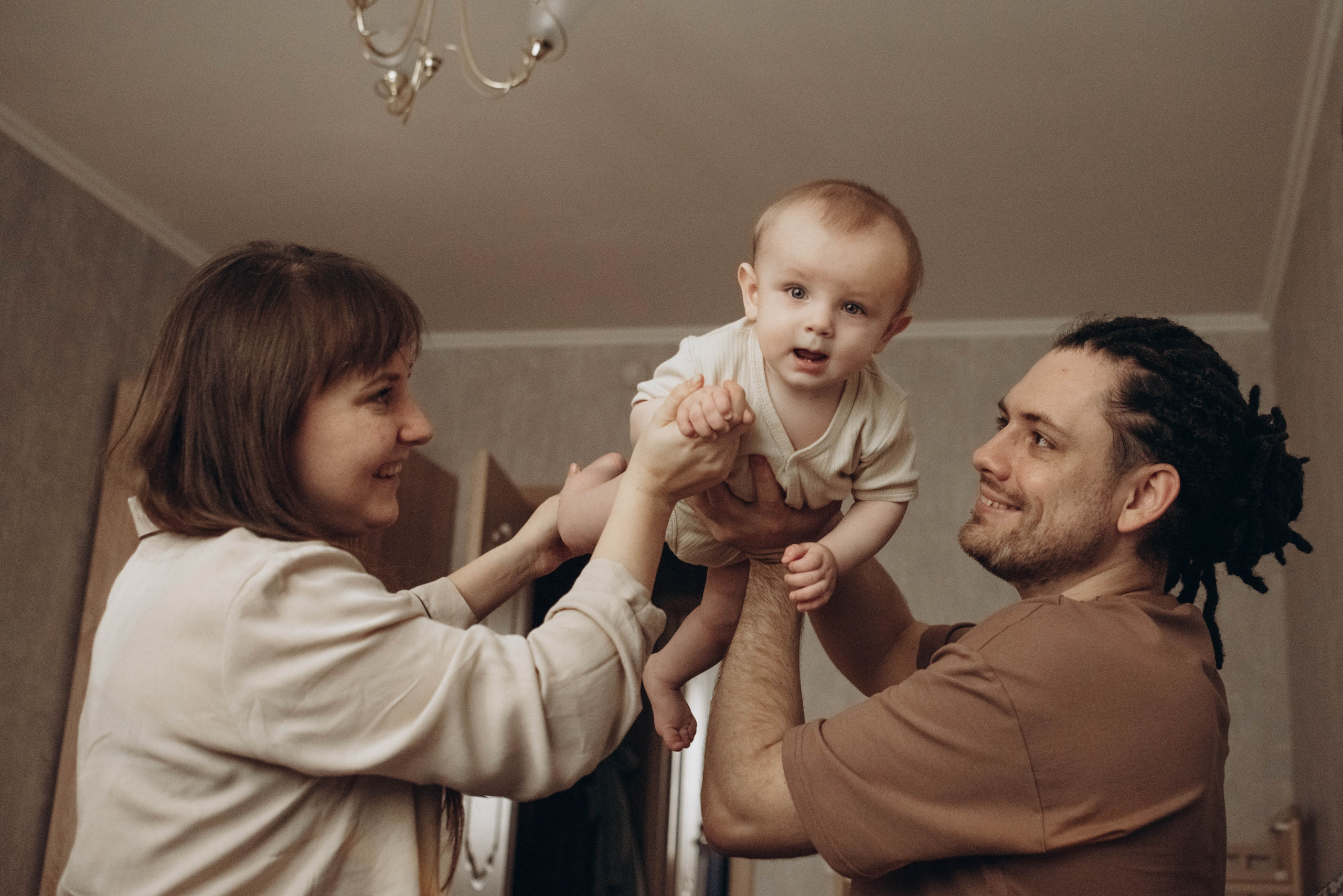 Домашняя семейная фотоссесия с малышом. Семейный фотограф в Железнодорожном Масаева Елена