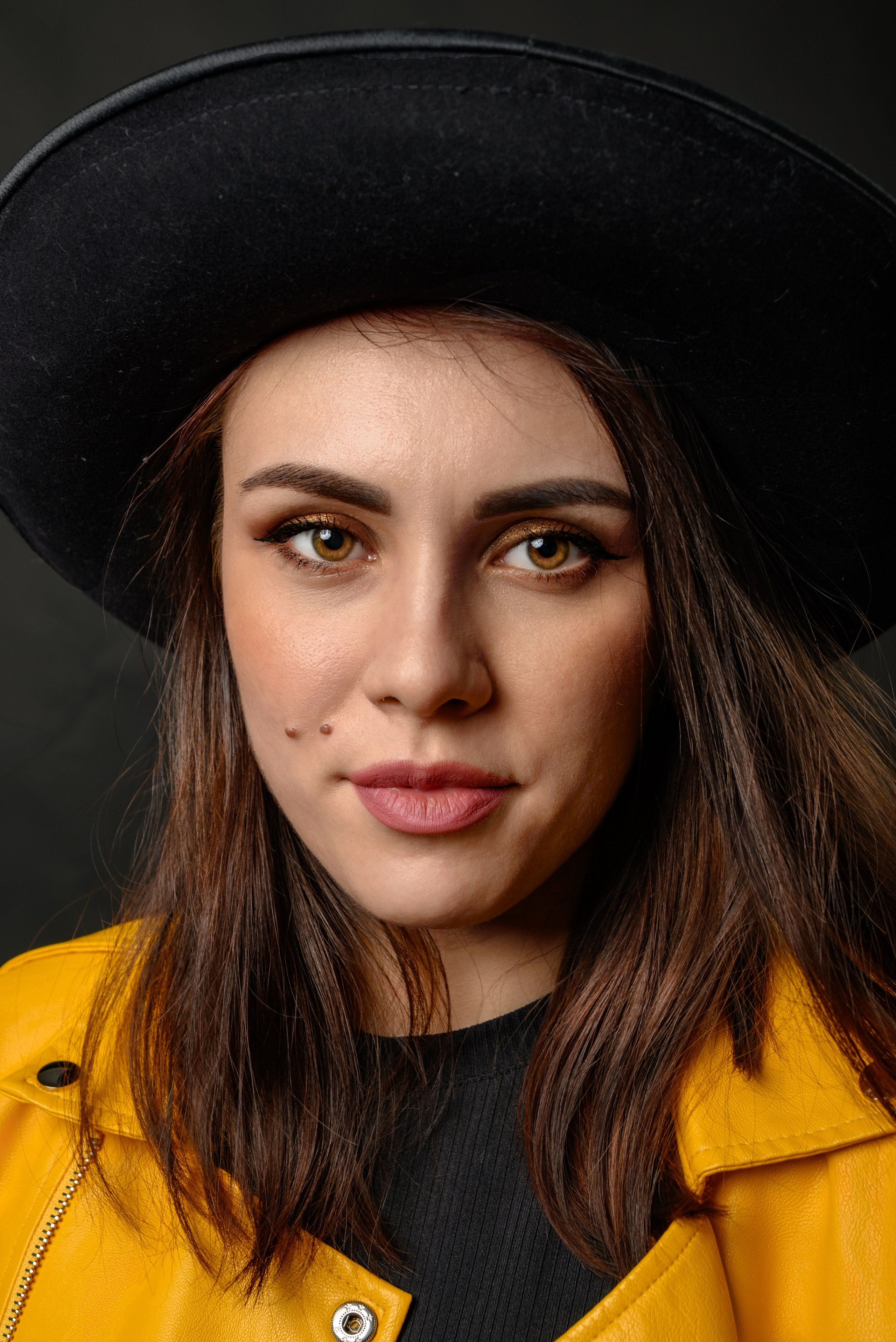 Фотосессия в студии Женский портрет. Портретный фотограф Александр Журов в Кинеле, Самаре и Самарской области