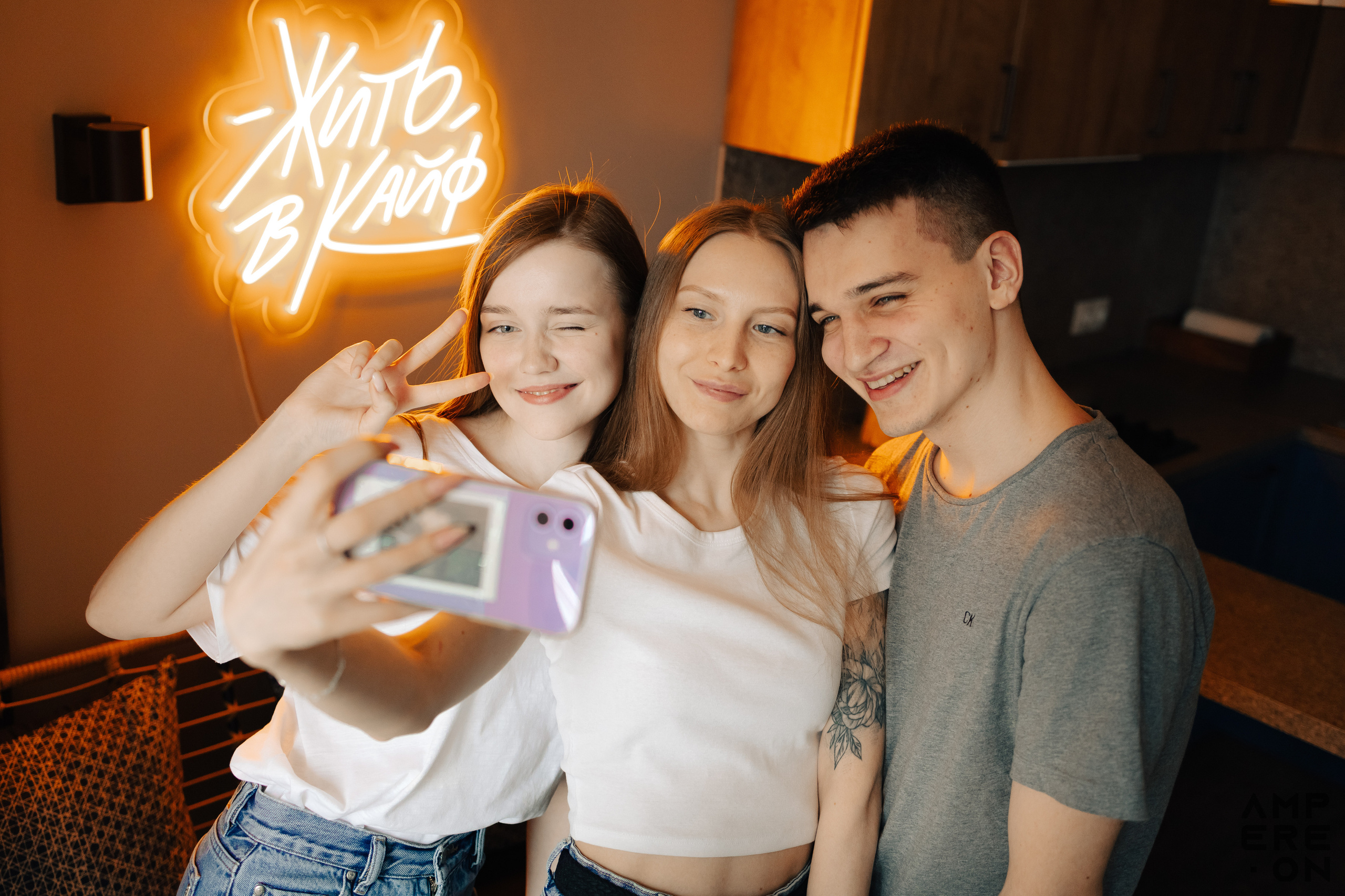 Ampereon — Неоновые вывески. Портретный и репортажный фотограф в Казани Максим Сипачев