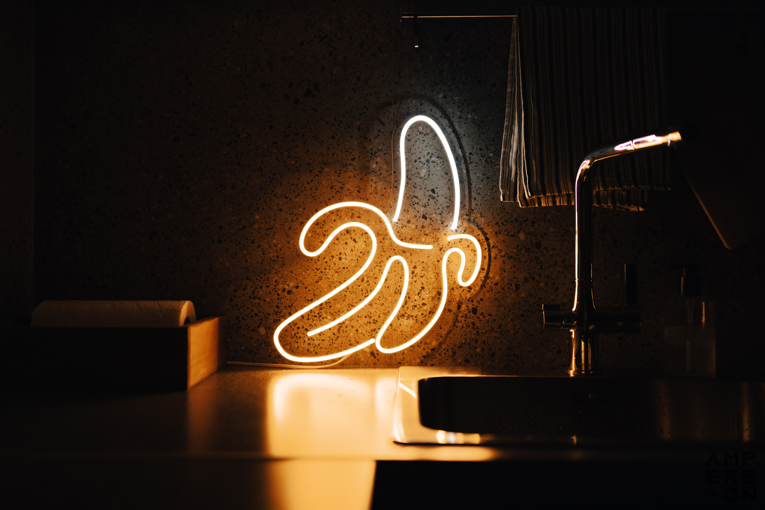 Ampereon — Неоновые вывески. Портретный и репортажный фотограф в Казани Максим Сипачев