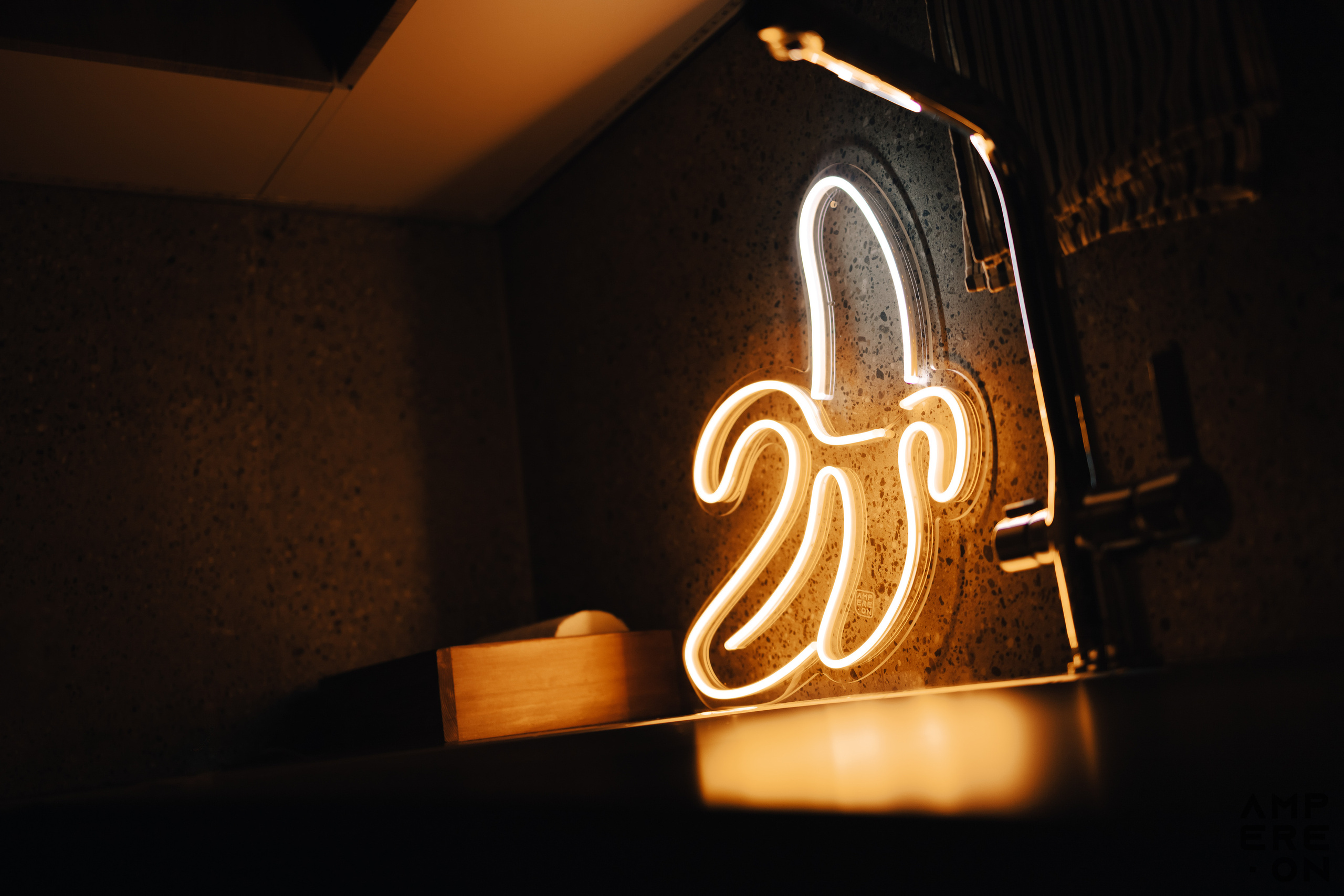 Ampereon — Неоновые вывески. Портретный и репортажный фотограф в Казани Максим Сипачев