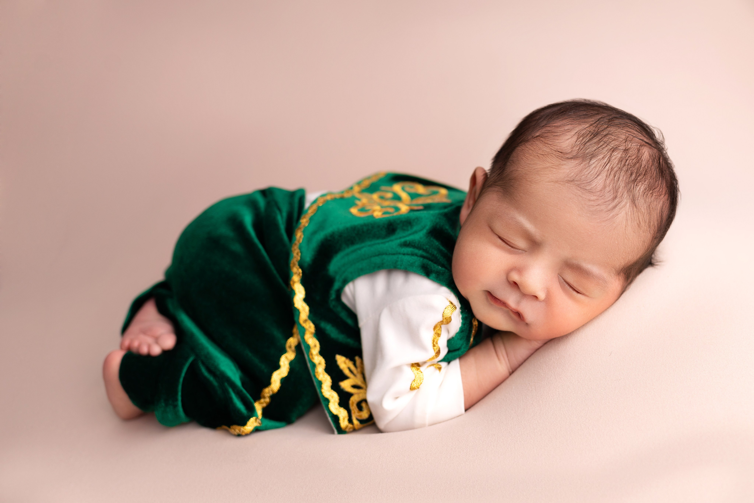 Классическая фотосессия малыша. Фотограф новорожденных малышей в Омске и Омской области Эльвира Камаева