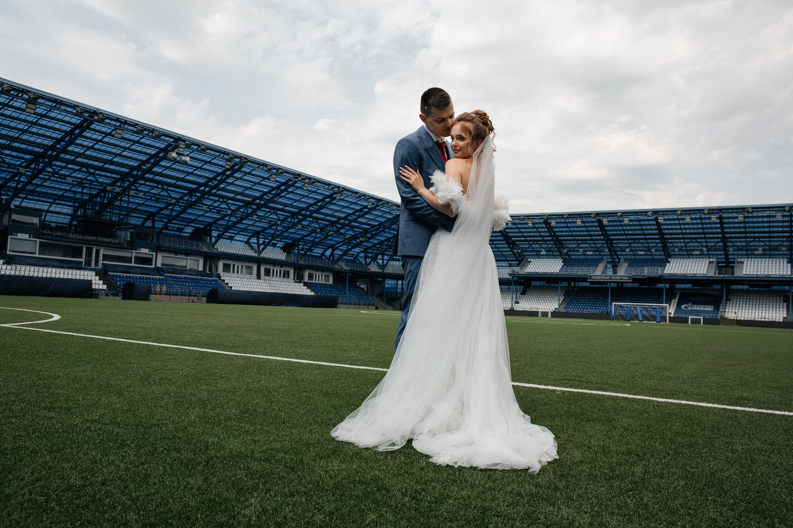 А&А — фотосессия на стадионе. Свадебный фотограф в Оренбурге Илья Володьков