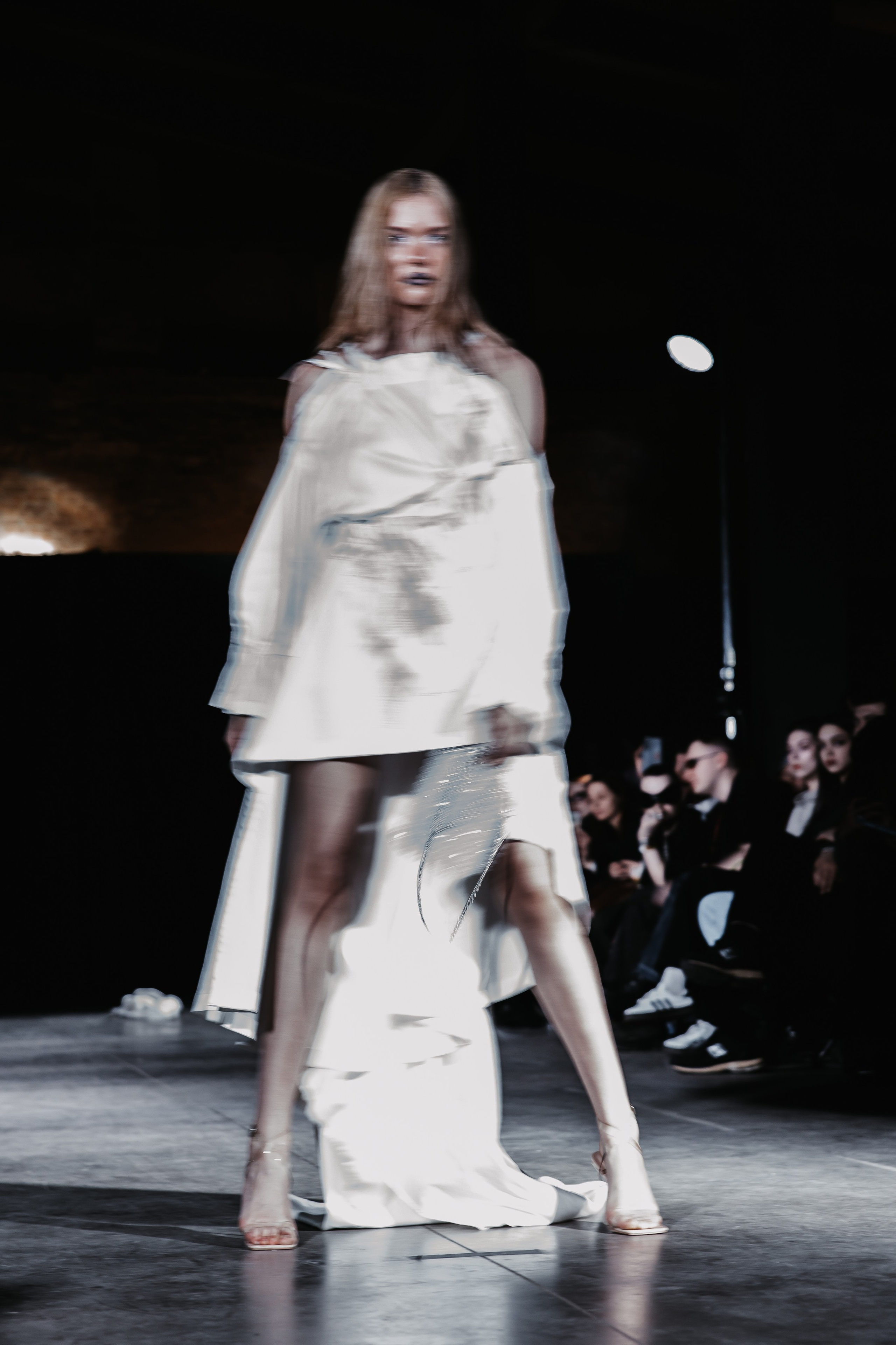 AUXI catwalk андеграунд показ-перфоманс. Фотограф в Санкт-Петербурге Вагнер Юлия