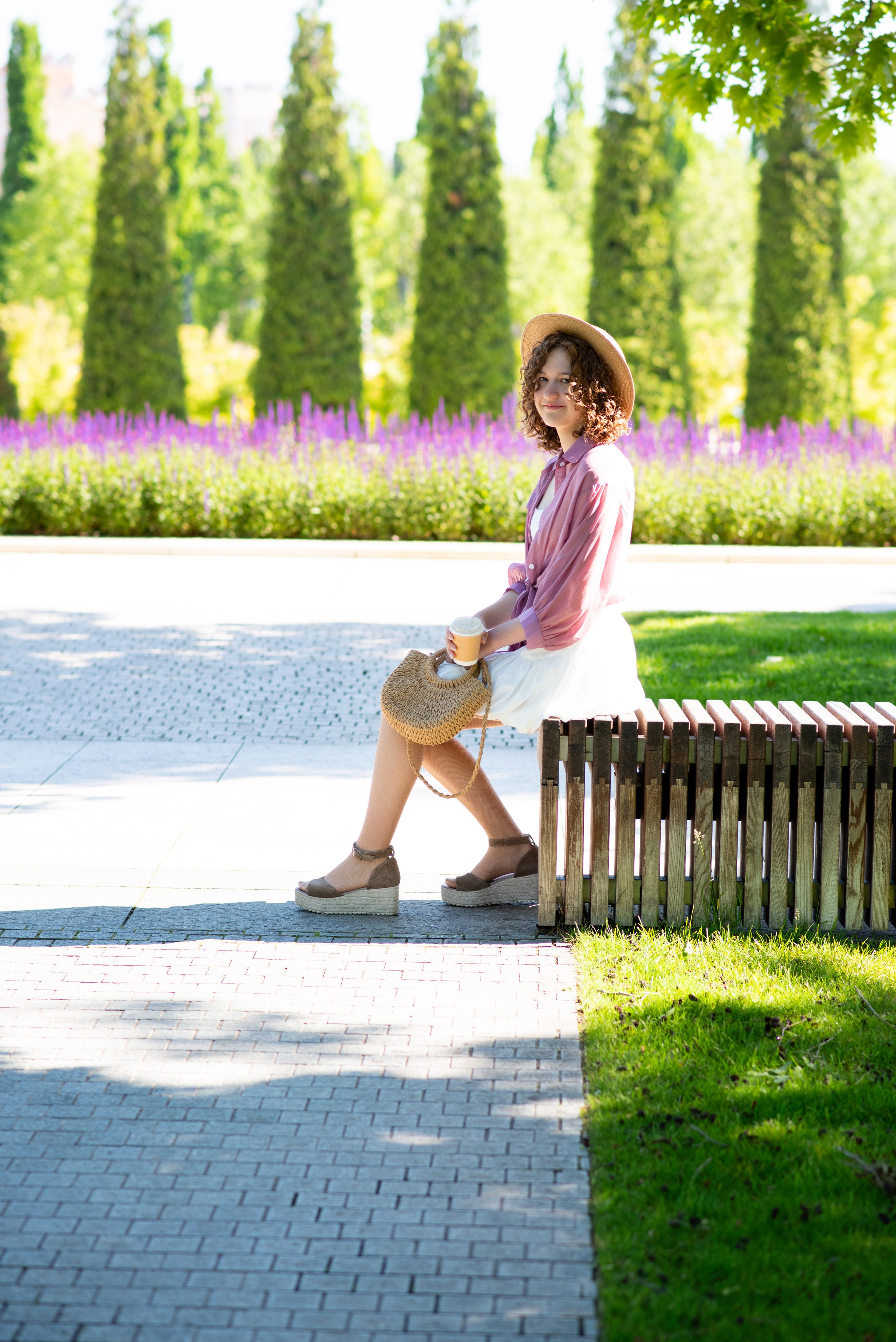 Вика в парке с шалфеем. Фотограф в Краснодаре Анна Карелина