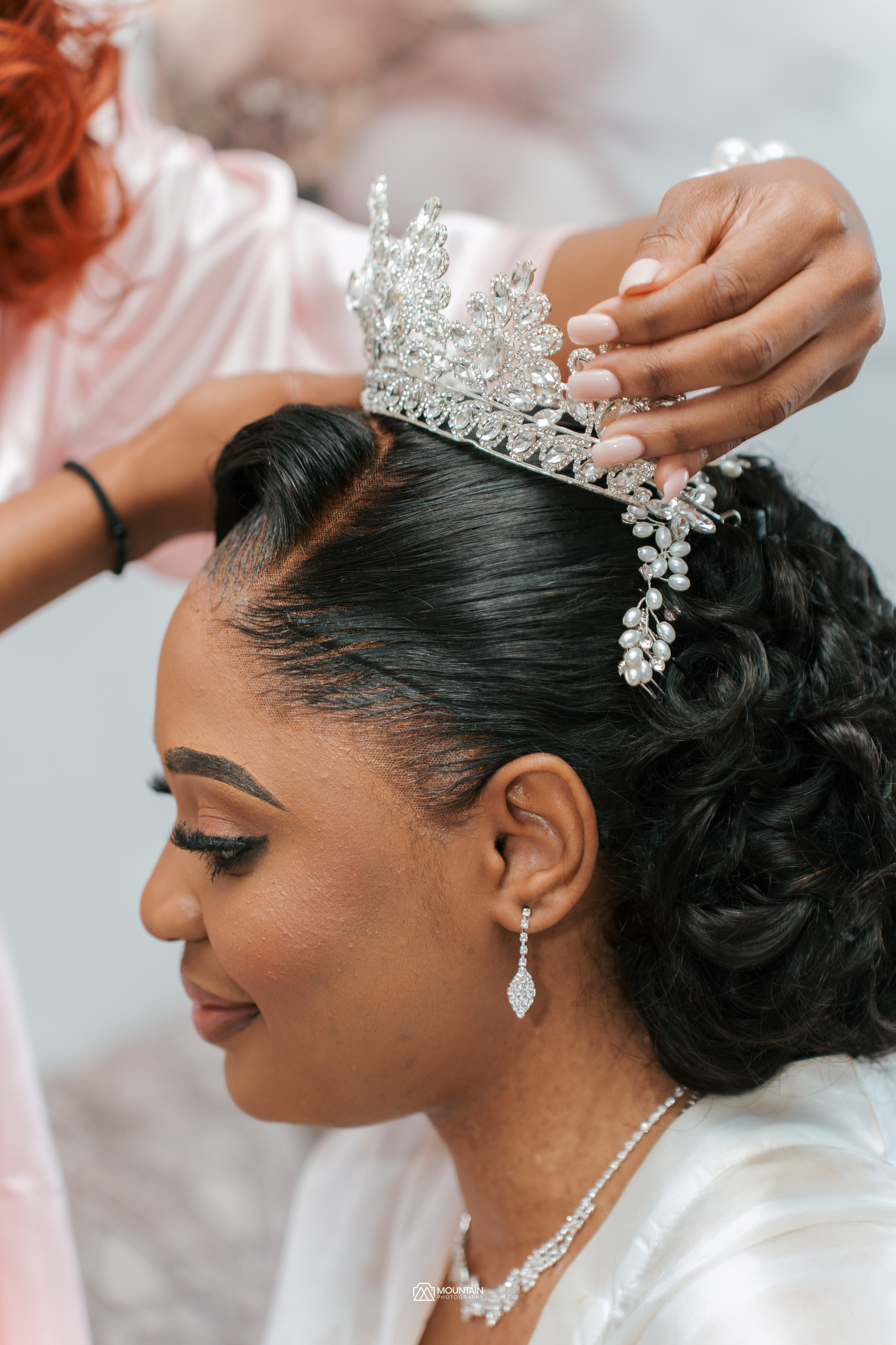 Dany & Mika. Я занимаюсь событийной, свадебной, товарной, студийной… фотографией