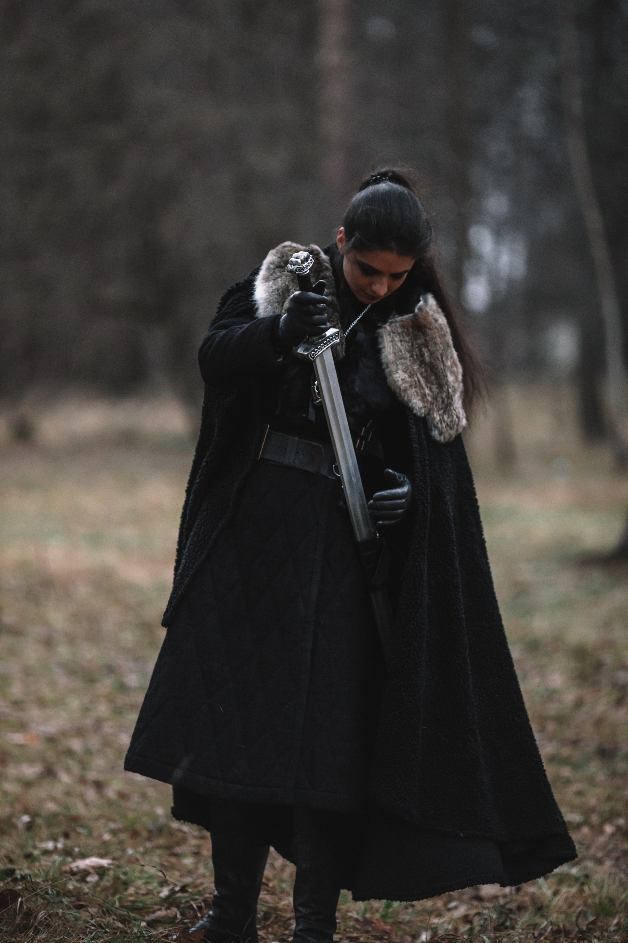 Наташа с фризом в костюме викинга. Фотосессии с лошадьми