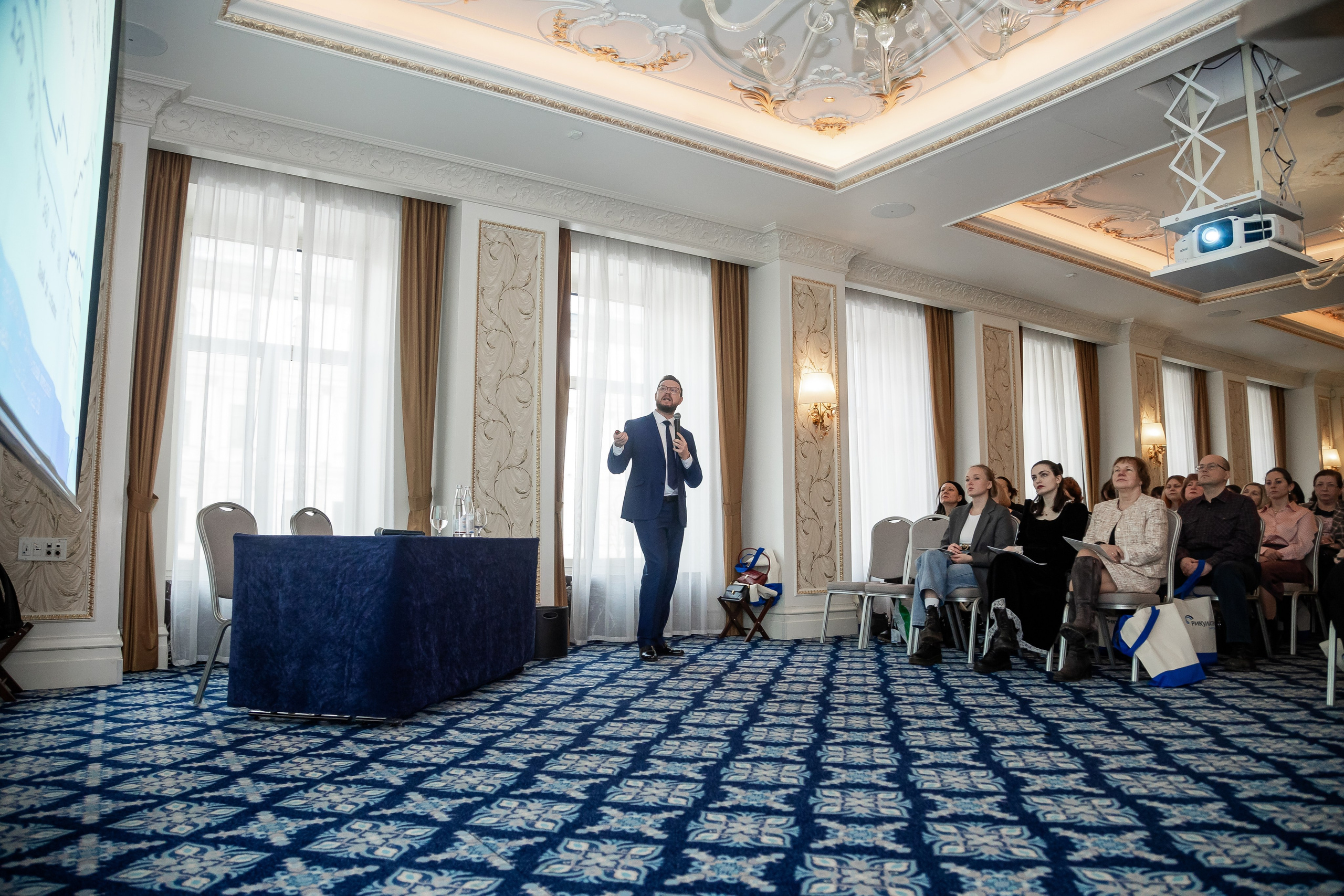 В 2024 году кардиологи собрались на нескольких важных конференциях. Российский национальный конгресс кардиологов прошёл в Санкт-Петербурге. Фотограф в Санкт-Петербурге Чумаков Семен