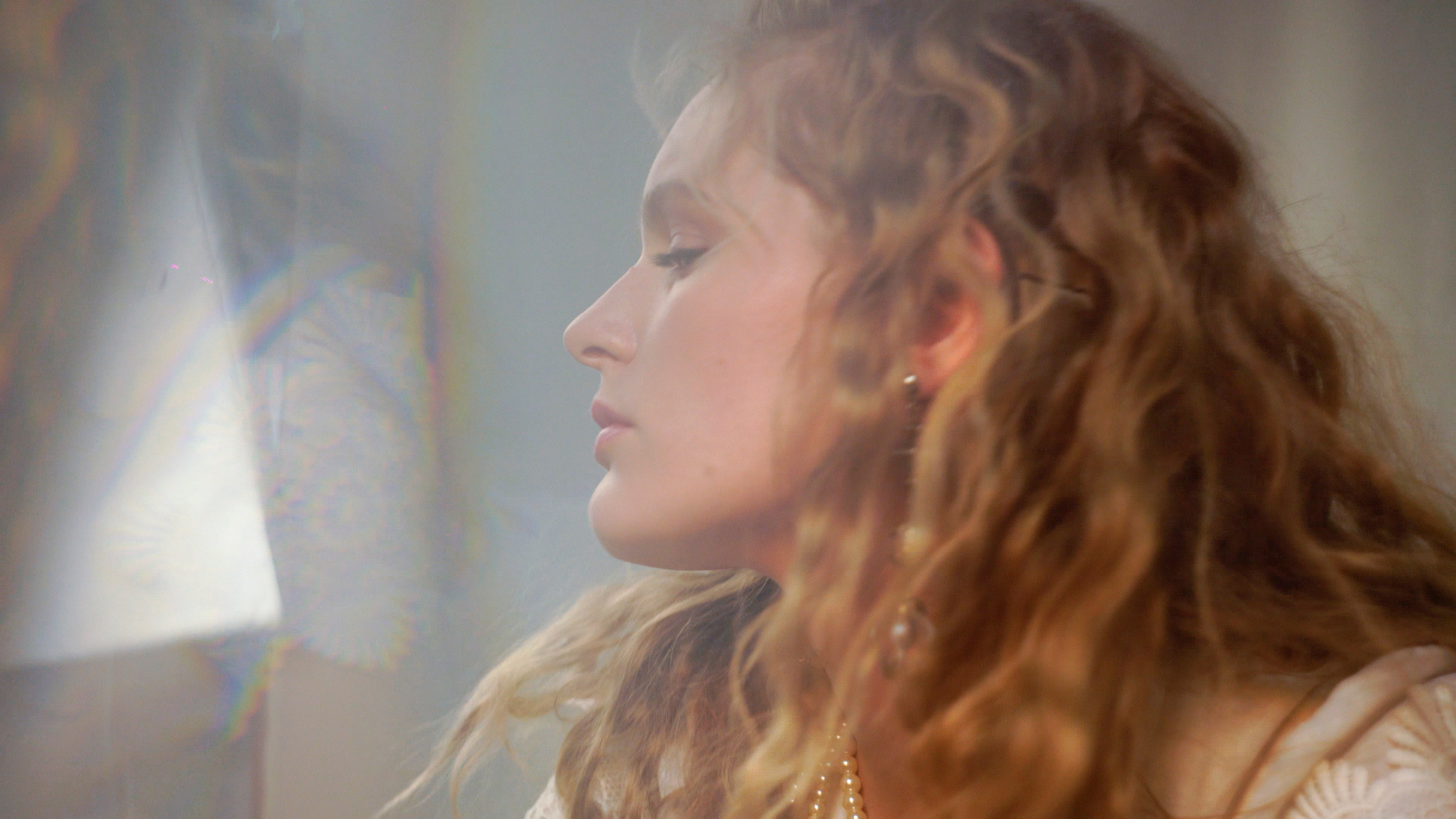 Видеосъёмка красивой девушки в фотостудии. Видеограф Осинина Татьяна — видеосъемка в Москве