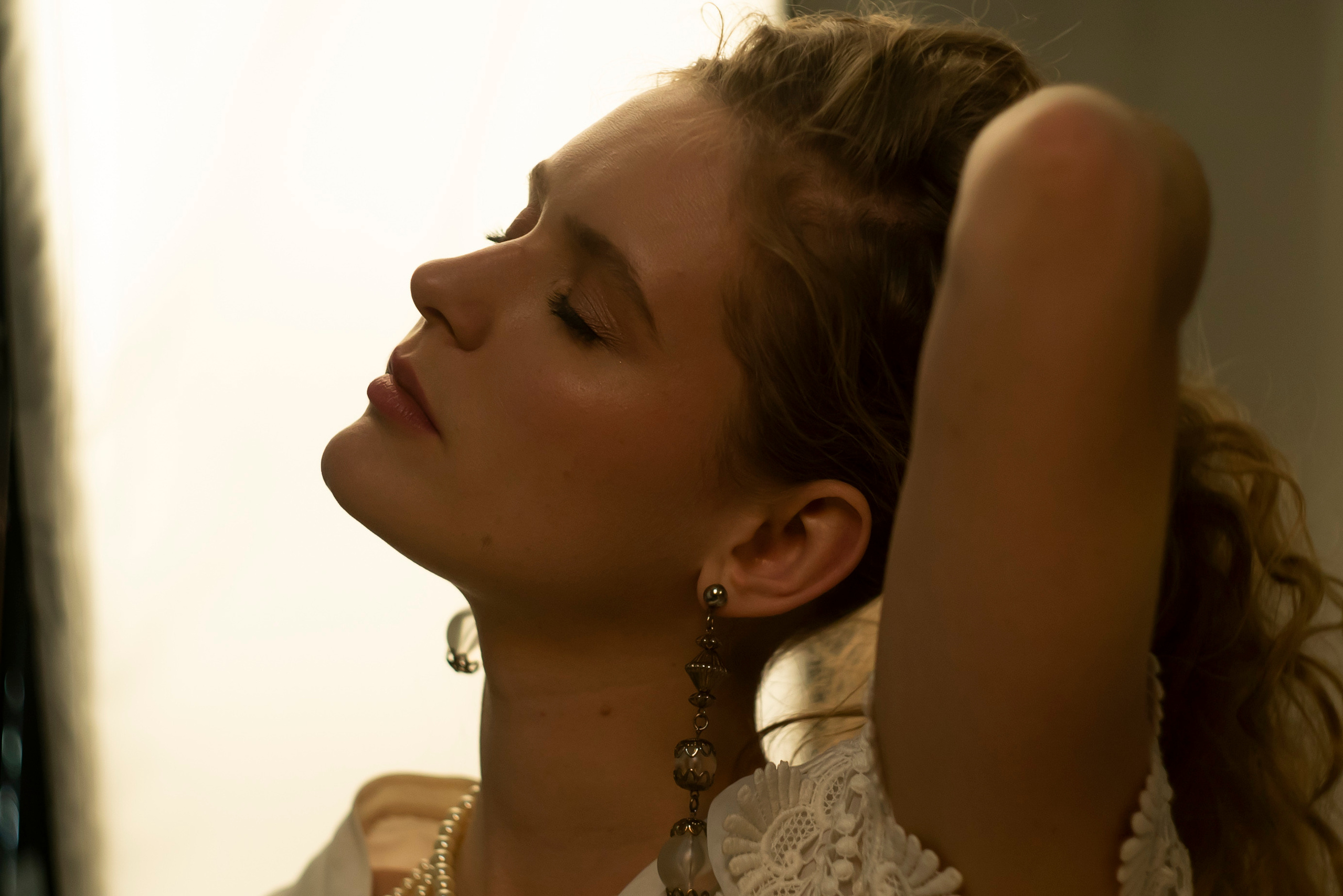 Видеосъёмка красивой девушки в фотостудии. Видеограф Осинина Татьяна — видеосъемка в Москве