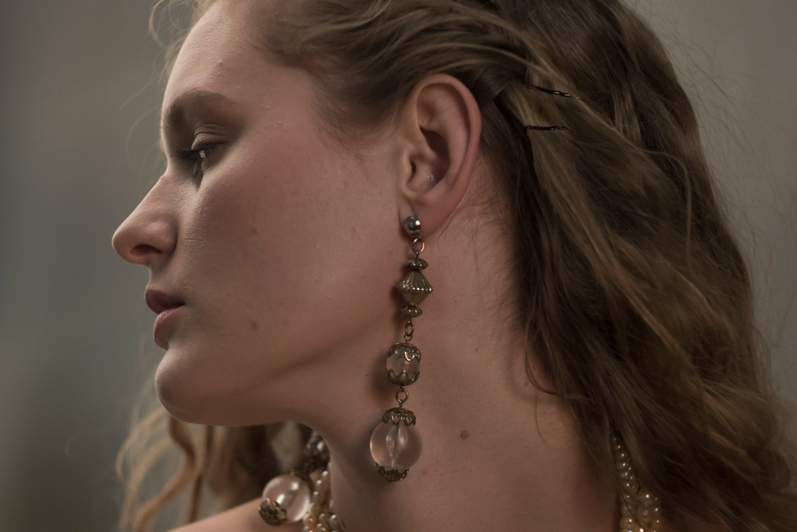 Видеосъёмка красивой девушки в фотостудии. Видеограф Осинина Татьяна — видеосъемка в Москве