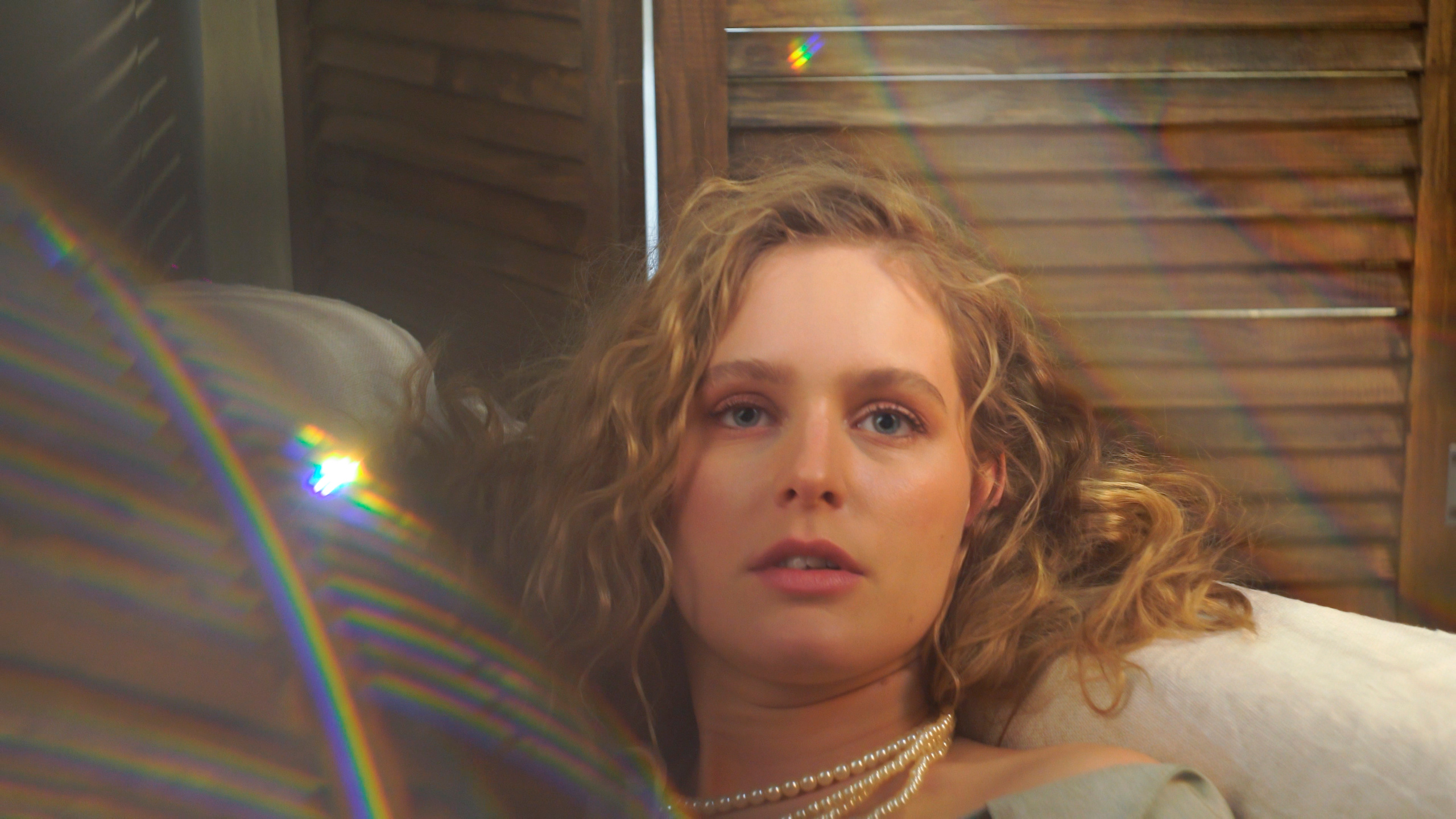 Видеосъёмка красивой девушки в фотостудии. Видеограф Осинина Татьяна — видеосъемка в Москве