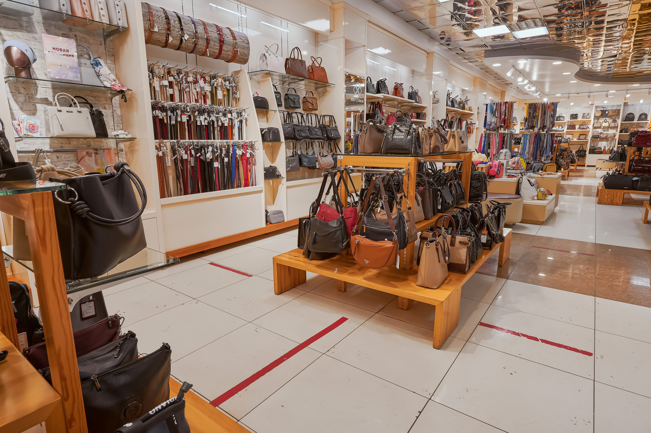 Портфолио по интерьерной и экстерьерной фотосъёмки: Мир Сумок — Правый берег. Фотограф Яковлев Роман — Красноярск