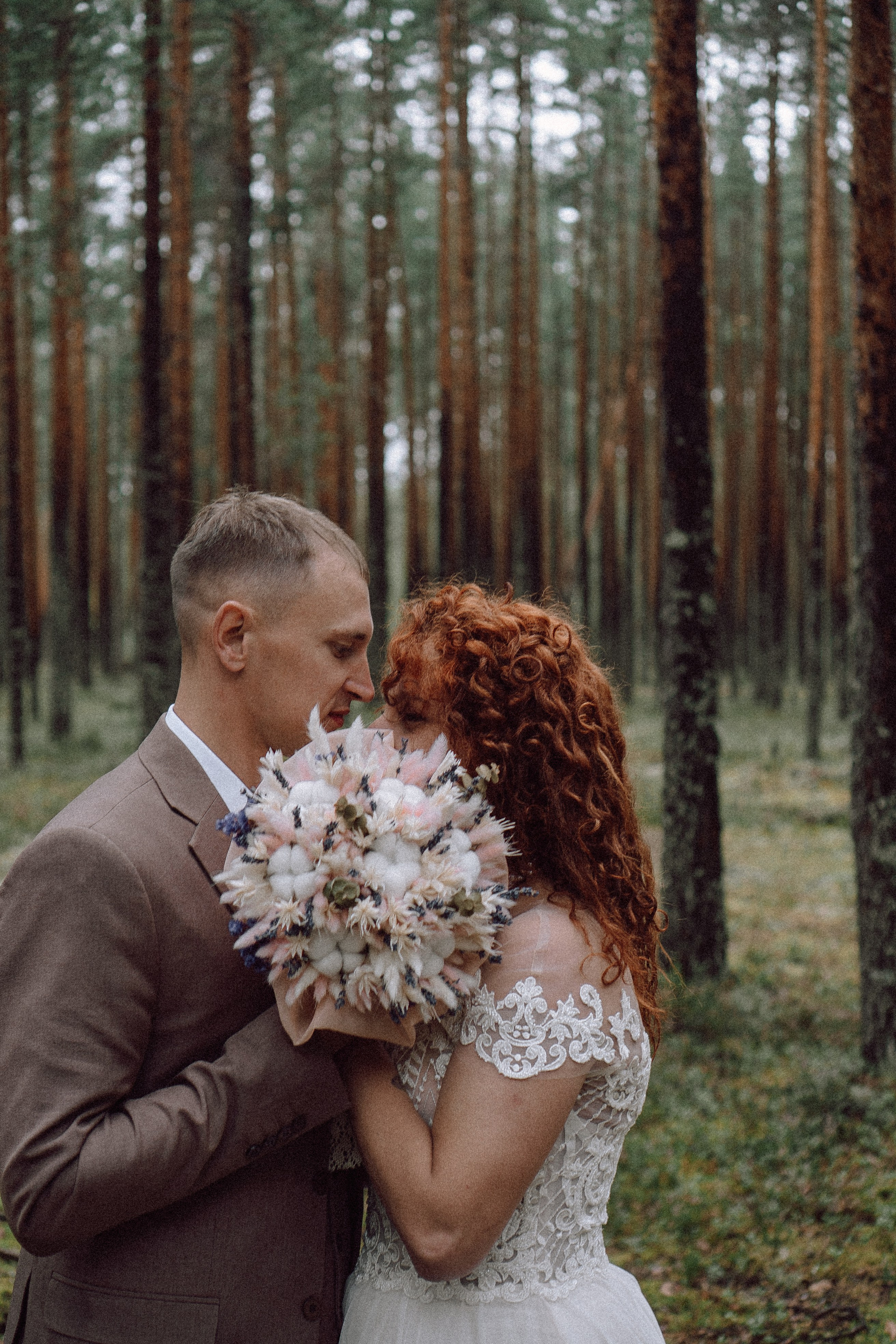 СВАДЕБНАЯ ФОТОСЕССИИЯ ПАРЫ В ГОРОДЕ ПРИОЗЕРСК В СОСНОВОМ ЛЕСУ И С ПИКАПОМ. Профессиональный фотограф, Санкт-Петербург — Виктория Богомолова