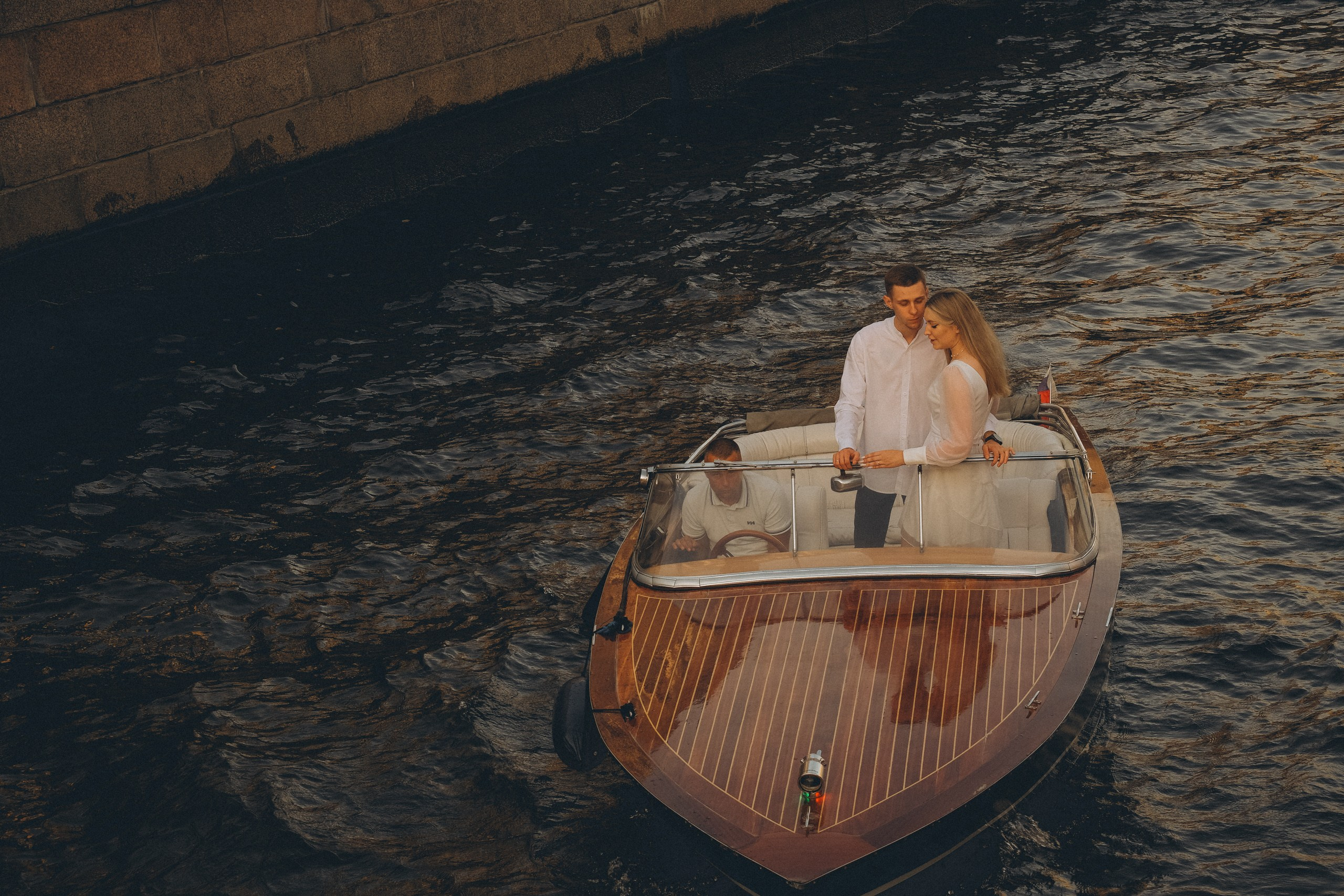СВАДЕНБНАЯ СЬЕМКА НА КАТЕРЕ ПО КАНАЛАМ САНКТ-ПЕТЕРБУРГА И В АКВАТОРИИ НЕВЫ. Профессиональный фотограф, Санкт-Петербург — Виктория Богомолова