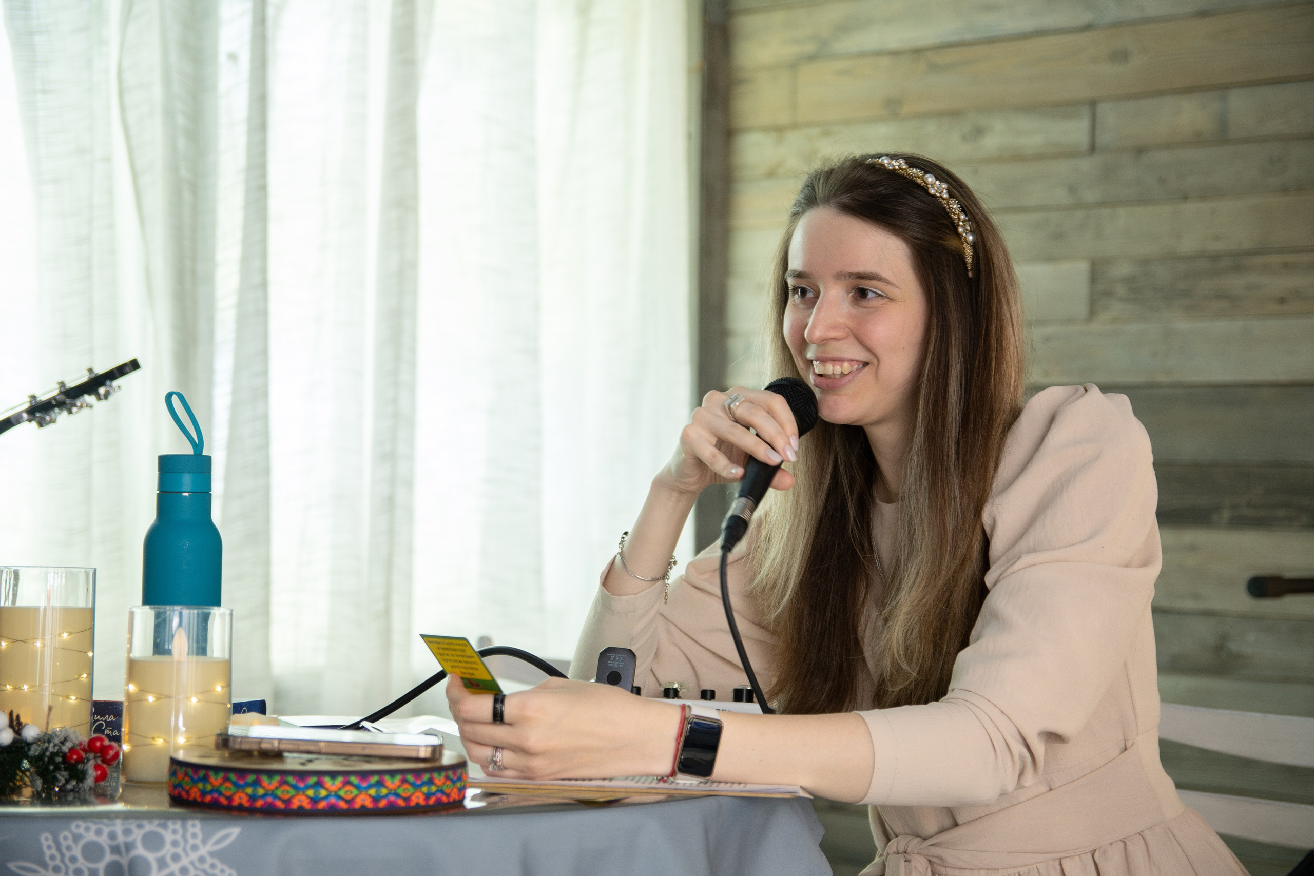 Музыкально-поэтический перфоманс на некорпоративе «Мы больше этой суеты». Репортажный фотограф в Москве Legiodot