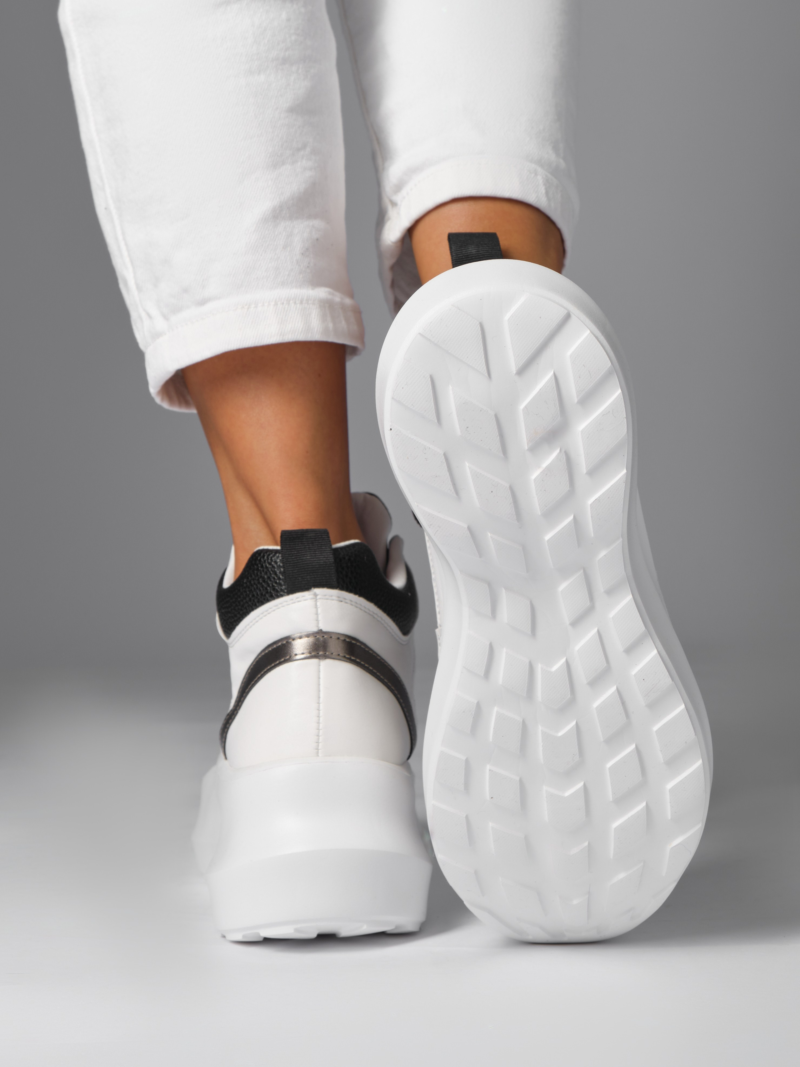 Кроссовки. Фотостудия для Wildberries Ozon