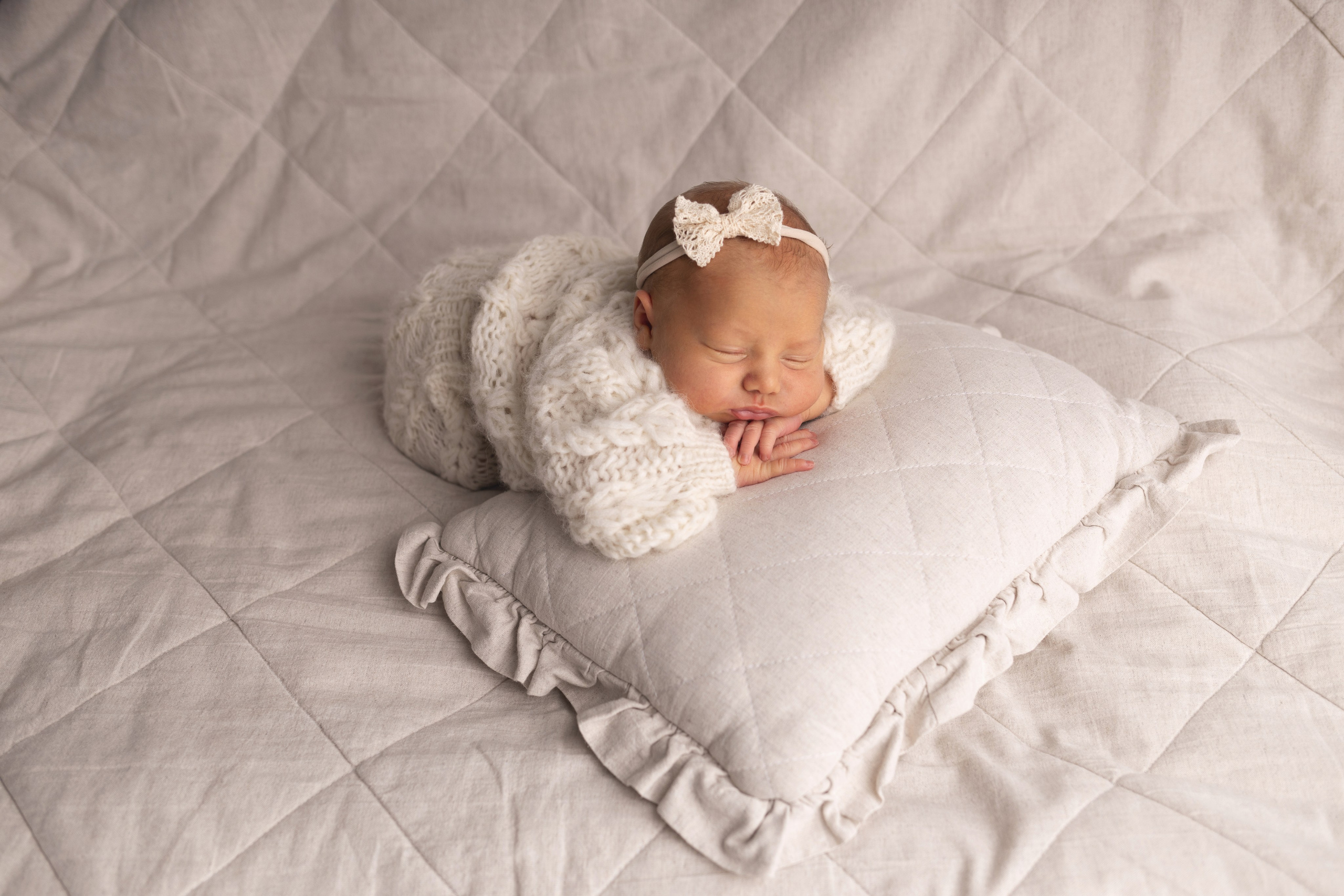 Newborn съемка в стиле Лайф. Фотограф новорожденных малышей в Омске и Омской области Эльвира Камаева