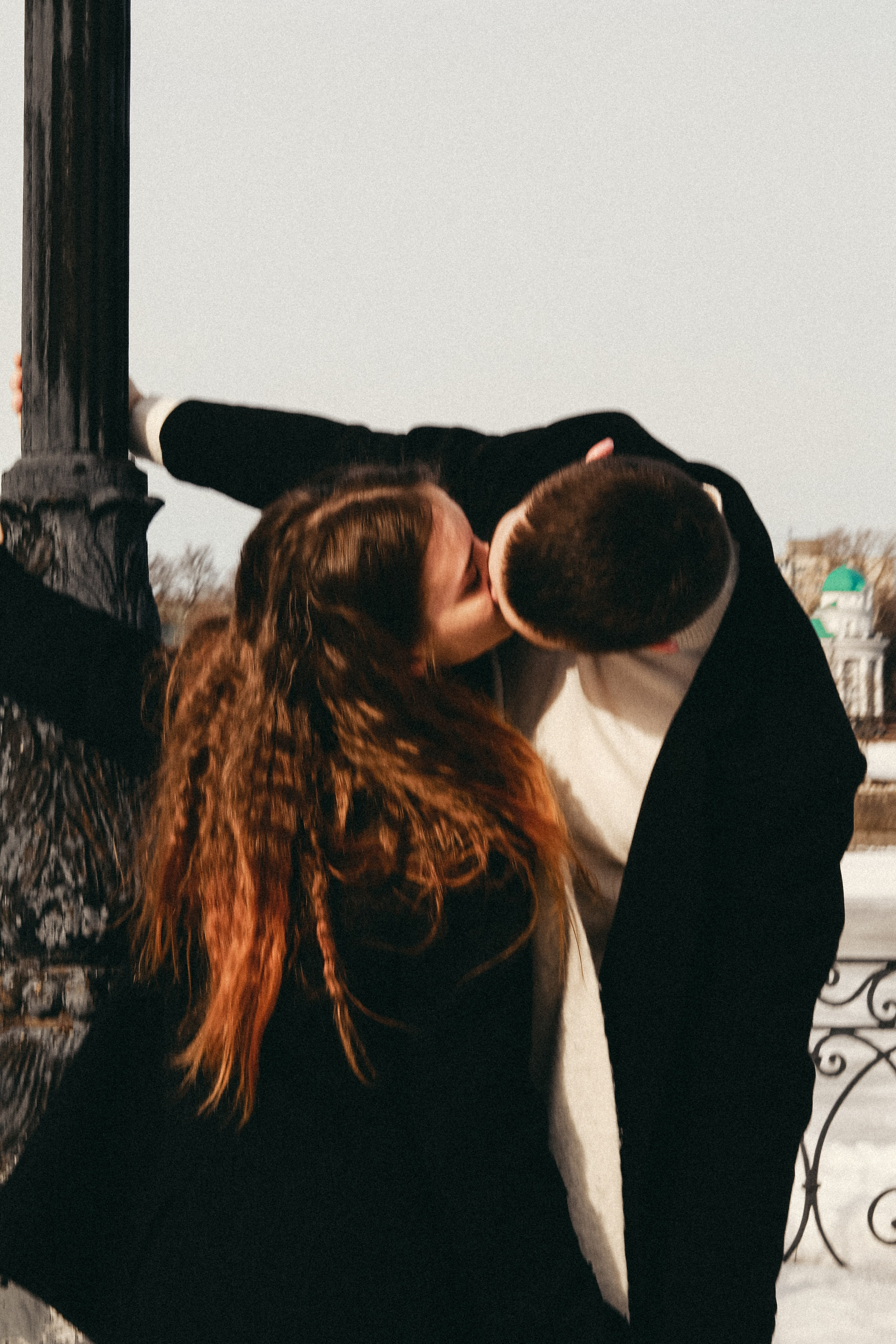 Парная фотосессия Елизавета & Николай на набережной в Москве. Индивидуальный, свадебный, и love-story фотограф в Москве