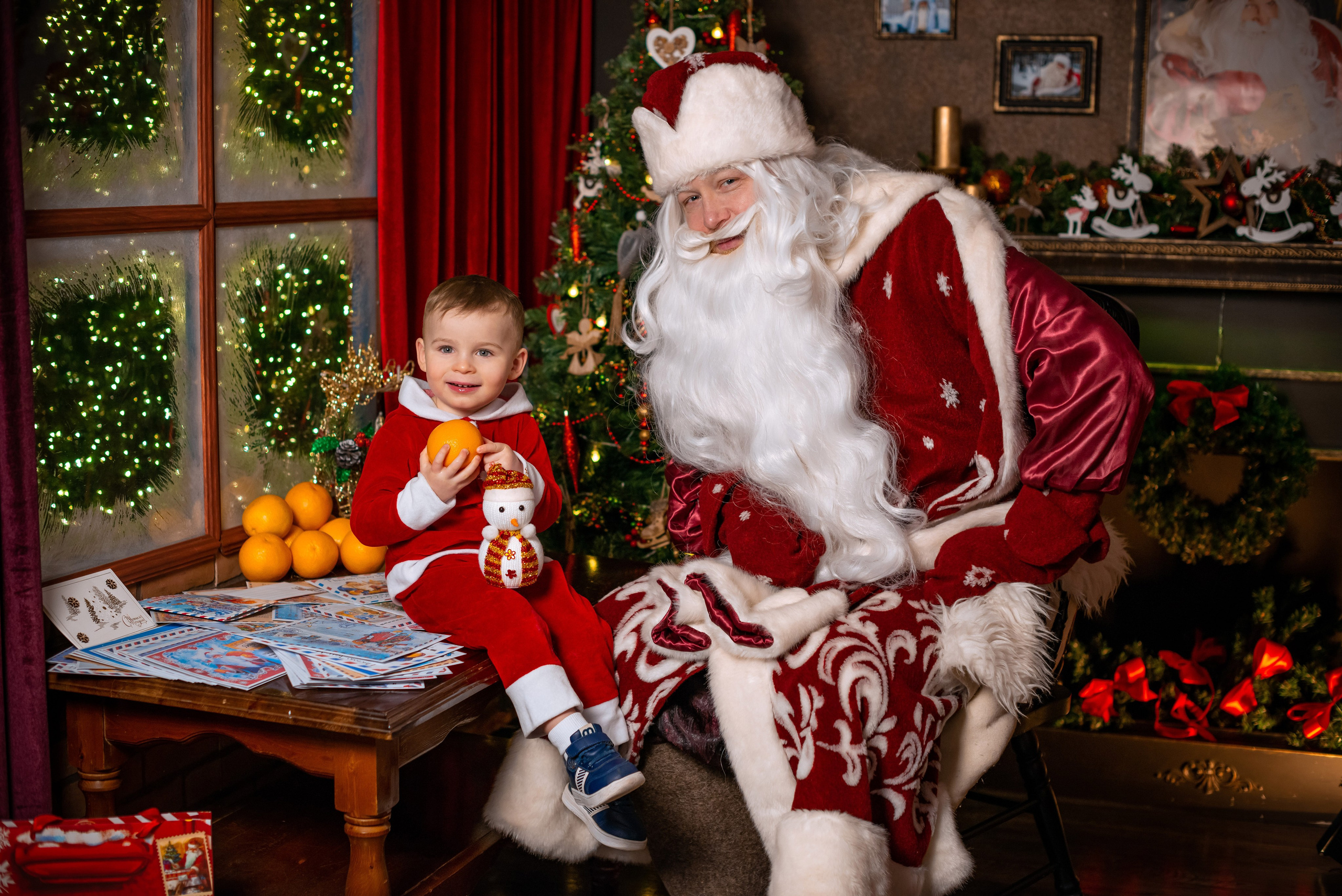 Встреча с Дедом Морозом (ежегодный). Татьяна Гойда портретный и семейный фотограф Ленск. Выпускные альбомы