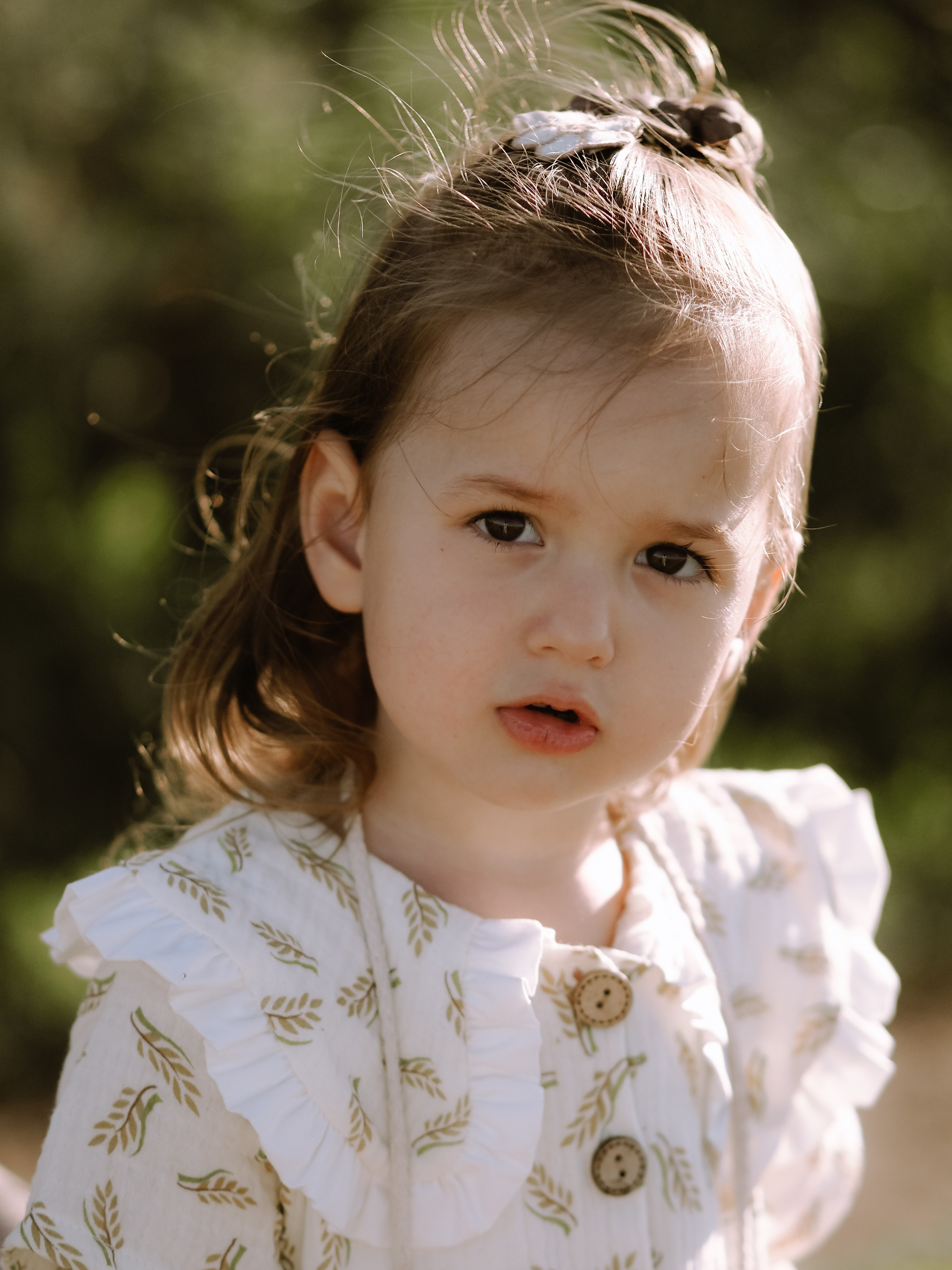 Гоняться по полю на тачке с мамой и папой. Обижаться. Смеяться. Фотограф Рязань. Семейный Свадебный фотограф