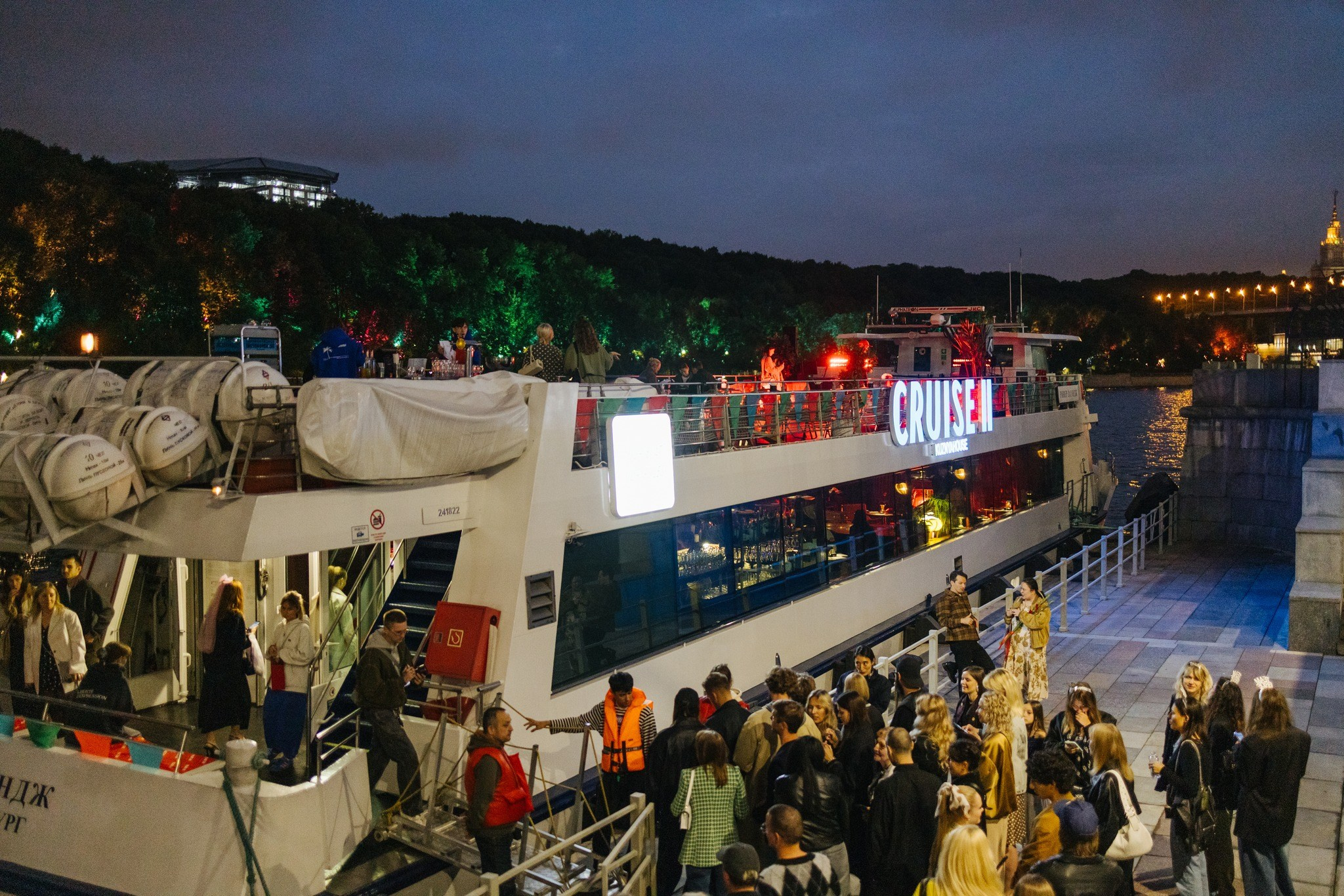 «Ламбаде» 16 лет! Праздничный круиз «Горошек». Фотоотчеты «Ламбада-маркета»