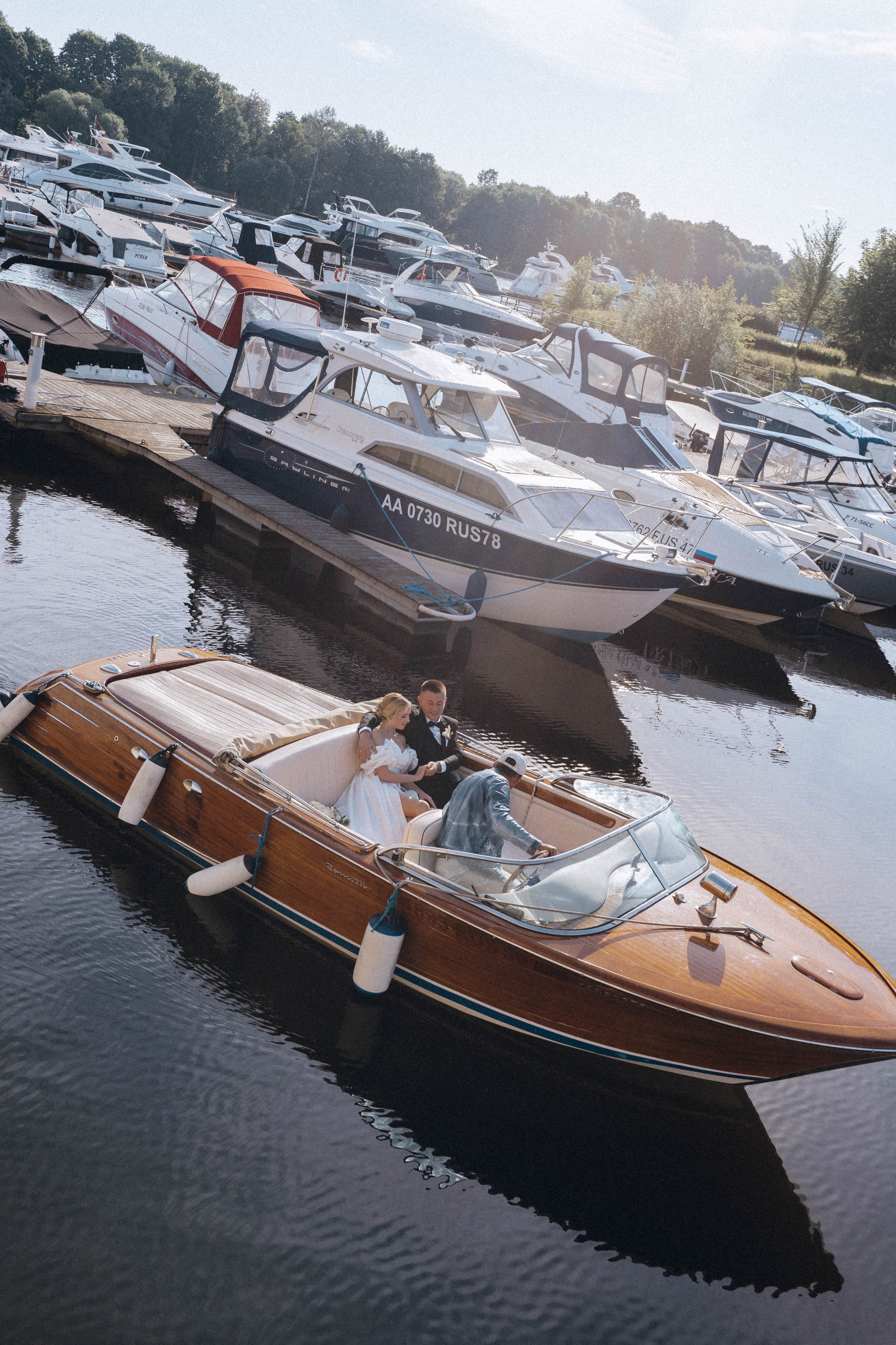 СВАДЕНБНАЯ СЬЕМКА НА КАТЕРЕ ПО КАНАЛАМ САНКТ-ПЕТЕРБУРГА И В АКВАТОРИИ НЕВЫ. Профессиональный фотограф, Санкт-Петербург — Виктория Богомолова