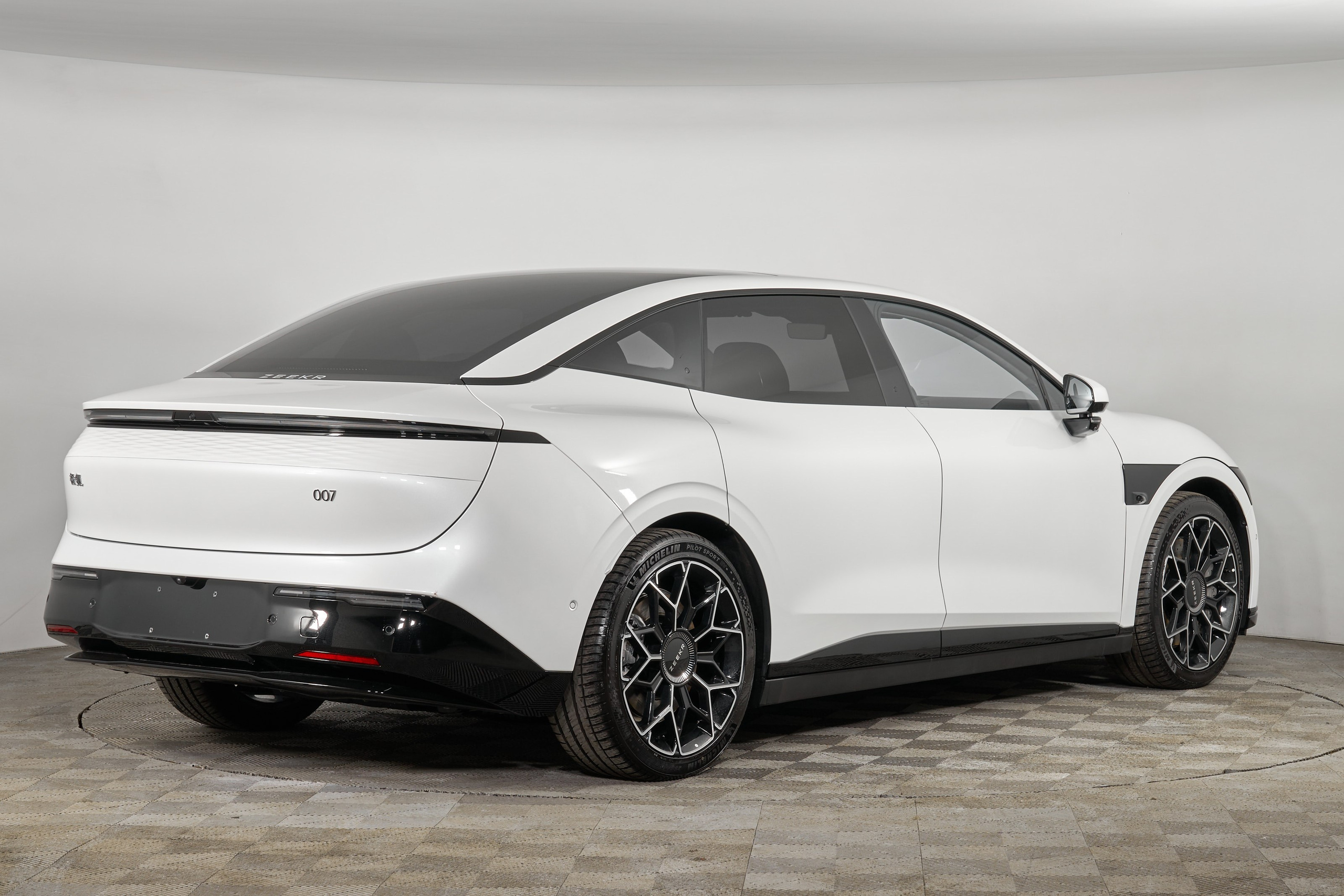 Zeekr 007_1. Фотограф Николай Прокофьев модельные тесты в Москве