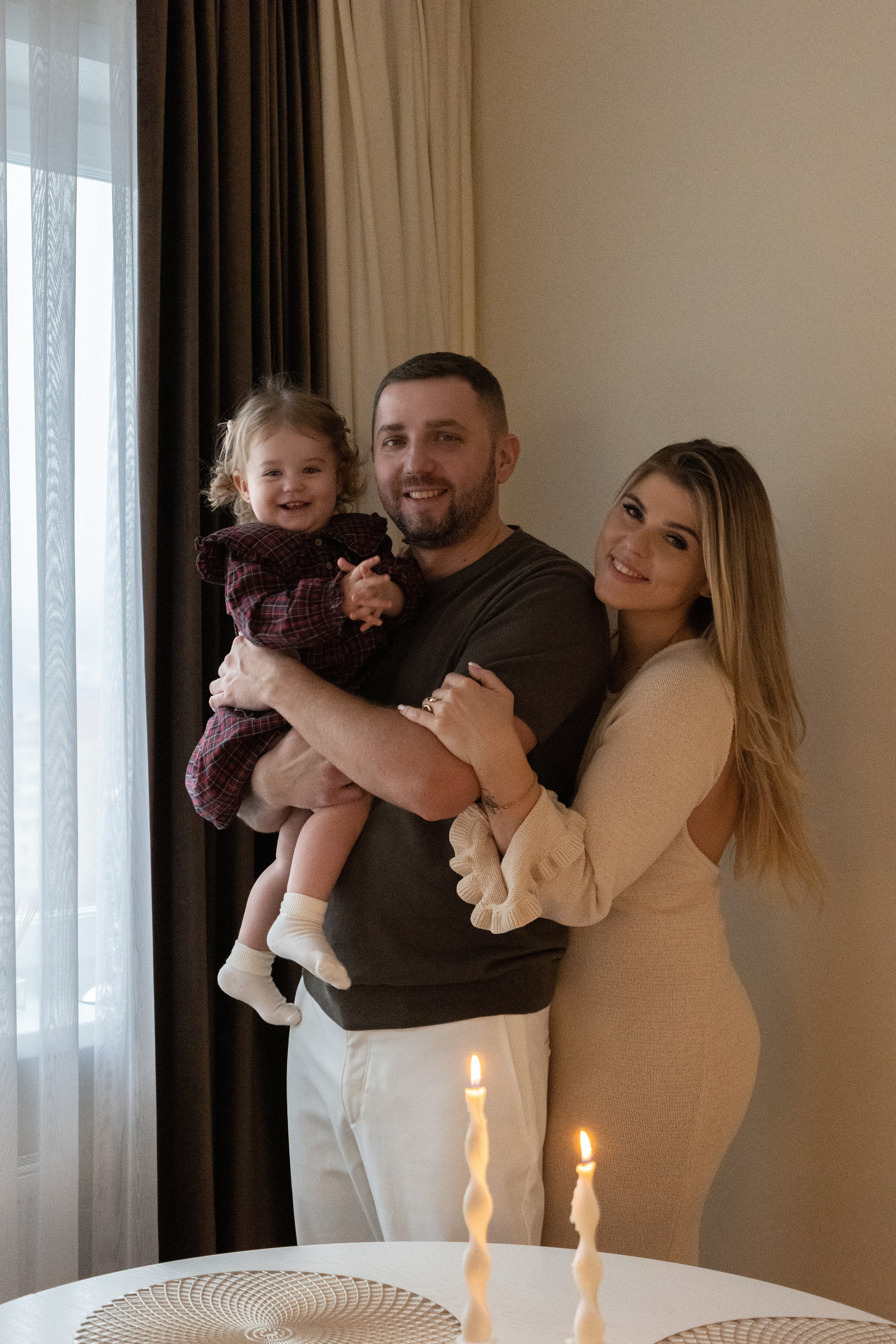 Семейная новогодняя фотосессия дома. Фотограф видеограф Ольга Василевская