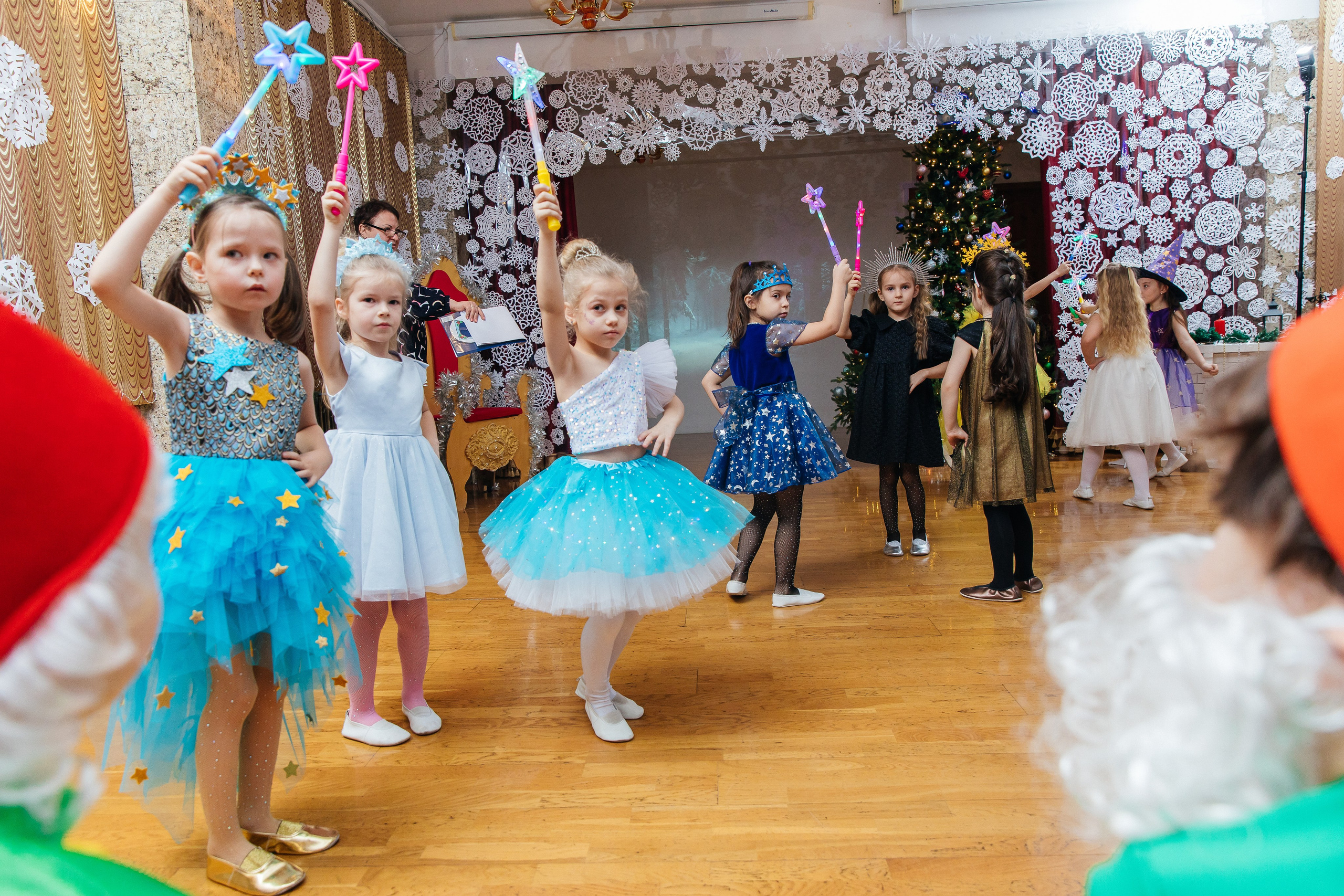 Детский сад № 93 — Утренник (27.12.2024). Свадебный и семейный фотограф Крамар Наталья