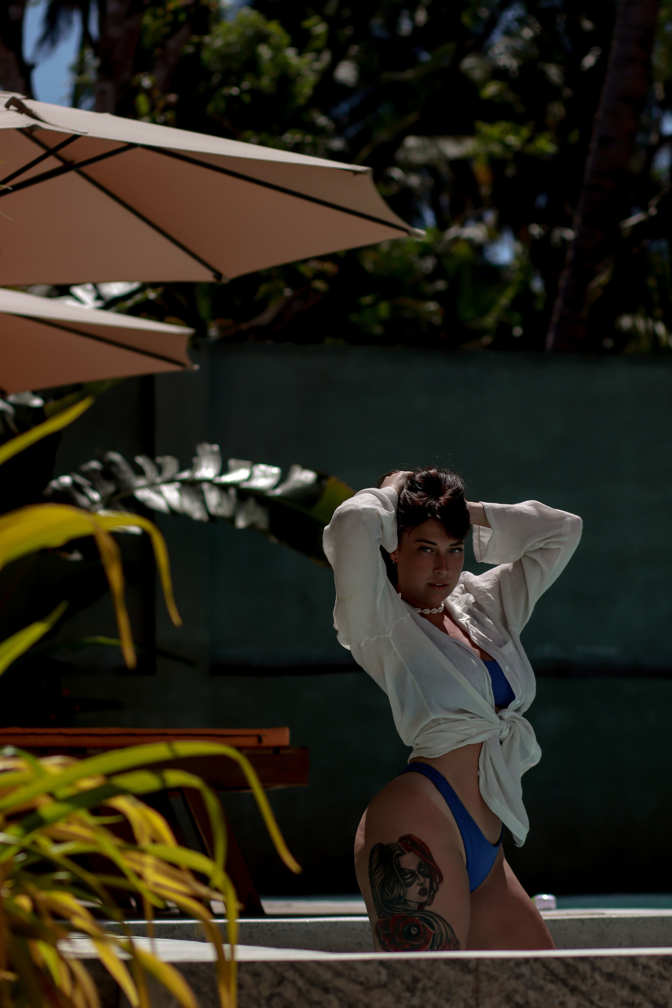 Эстетичная фотосессия на вилле у бассейна | Девушка в тропическом раю. Фотограф на Шри-Ланке