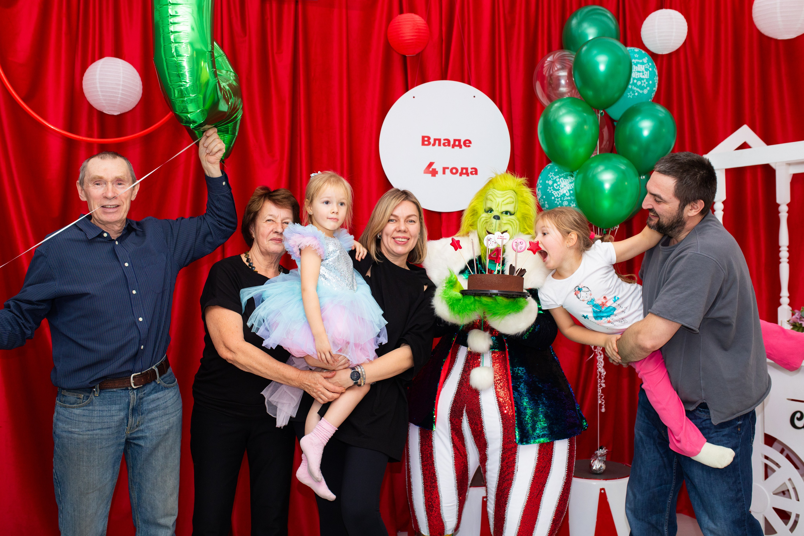 Гринч или как выключили свет в лофте вечером) атмосферные фото детского праздника со свечами и фонариками. Фотограф в Новосибирске Ася Зверева