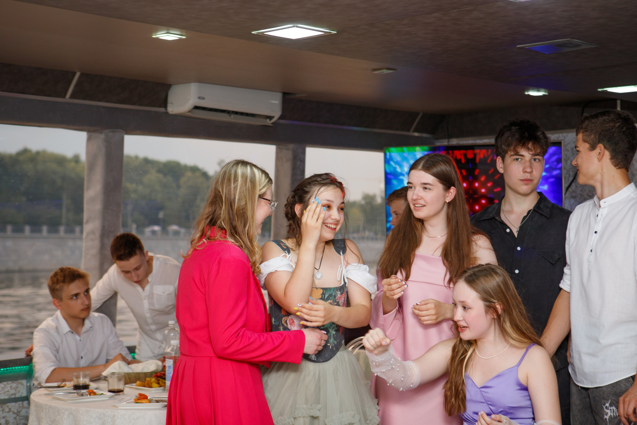 9 класс / Гимназия № 1558 имени Росалии де Кастро / Выпускной. Детский и семейный фотограф Мария Киселёва. Москва