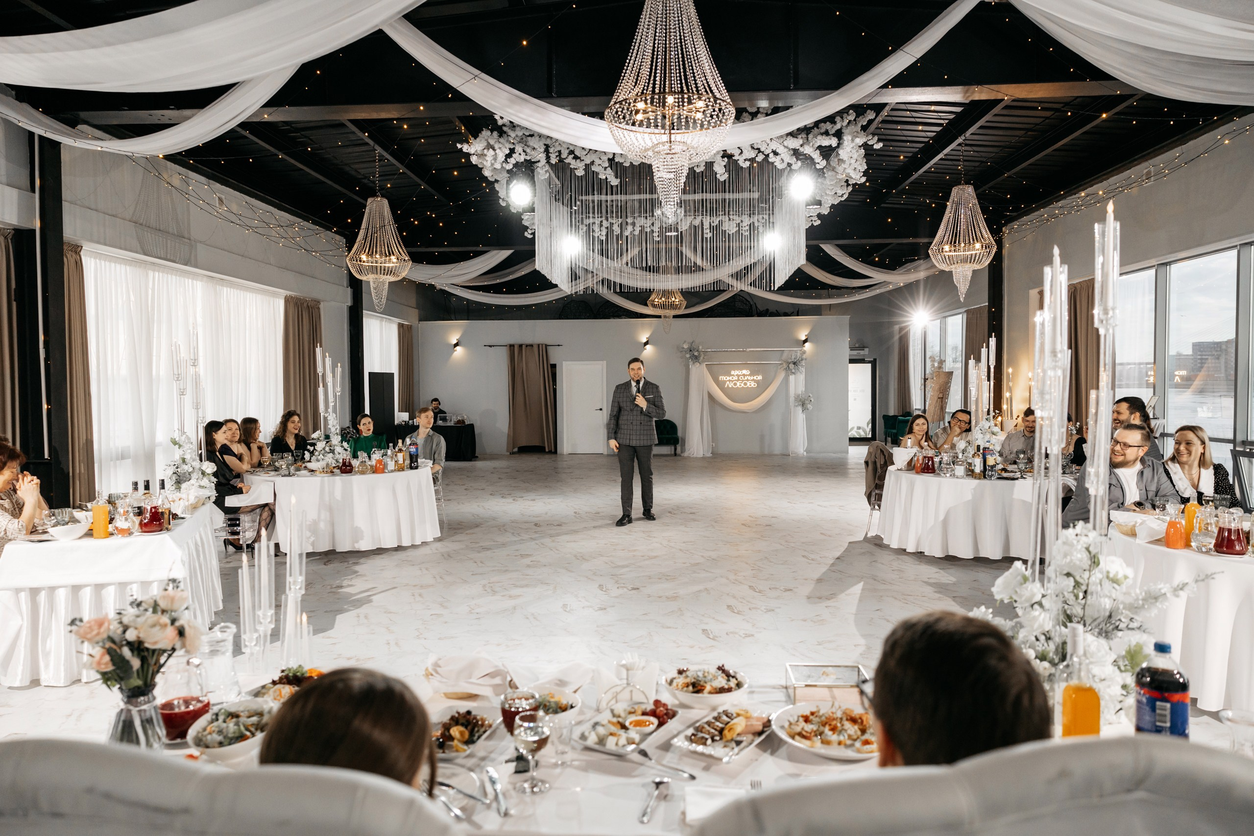 Свадебная фотосессия банкета. Свадебный и Семейный Фотограф в Гатчине и Санкт-Петербурге Виктория