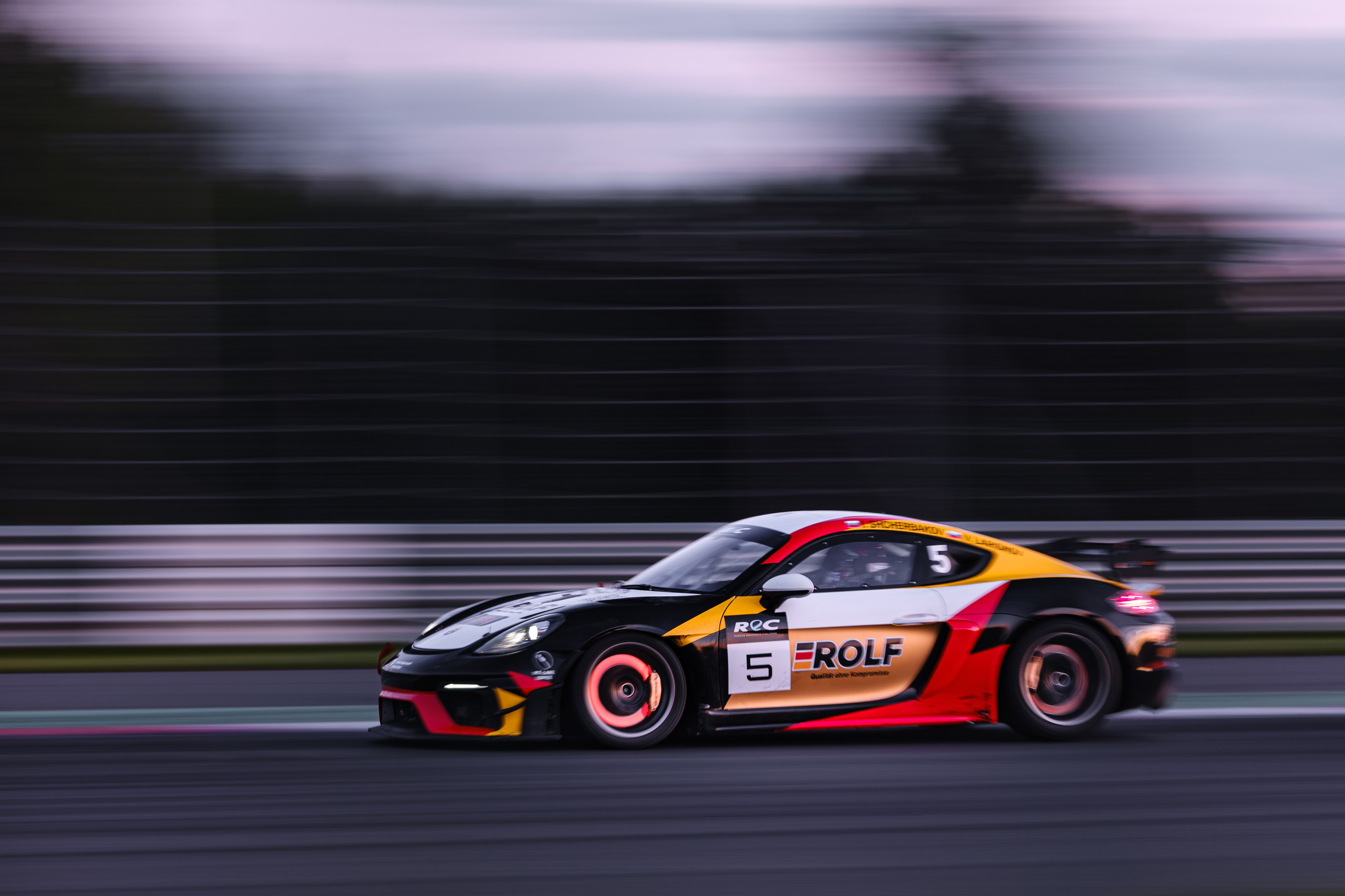 Российская серия гонок на выносливость. Авто и мотоспорт — фотограф Антон Медведев iCoguar