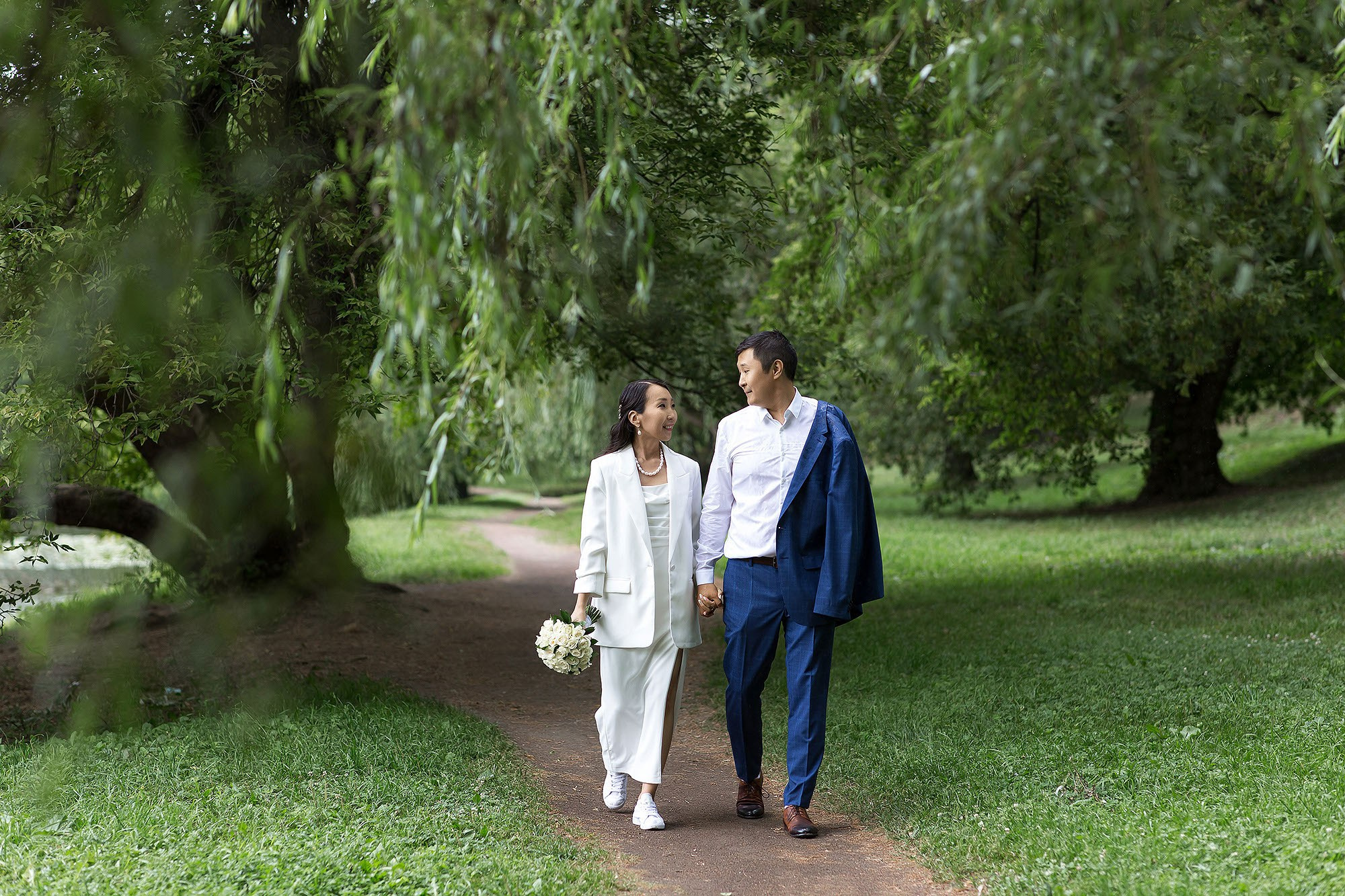 Прогулка, фотосессия жениха и невесты. Свадебная съемка. Фотограф в Москве Валерий Боцман