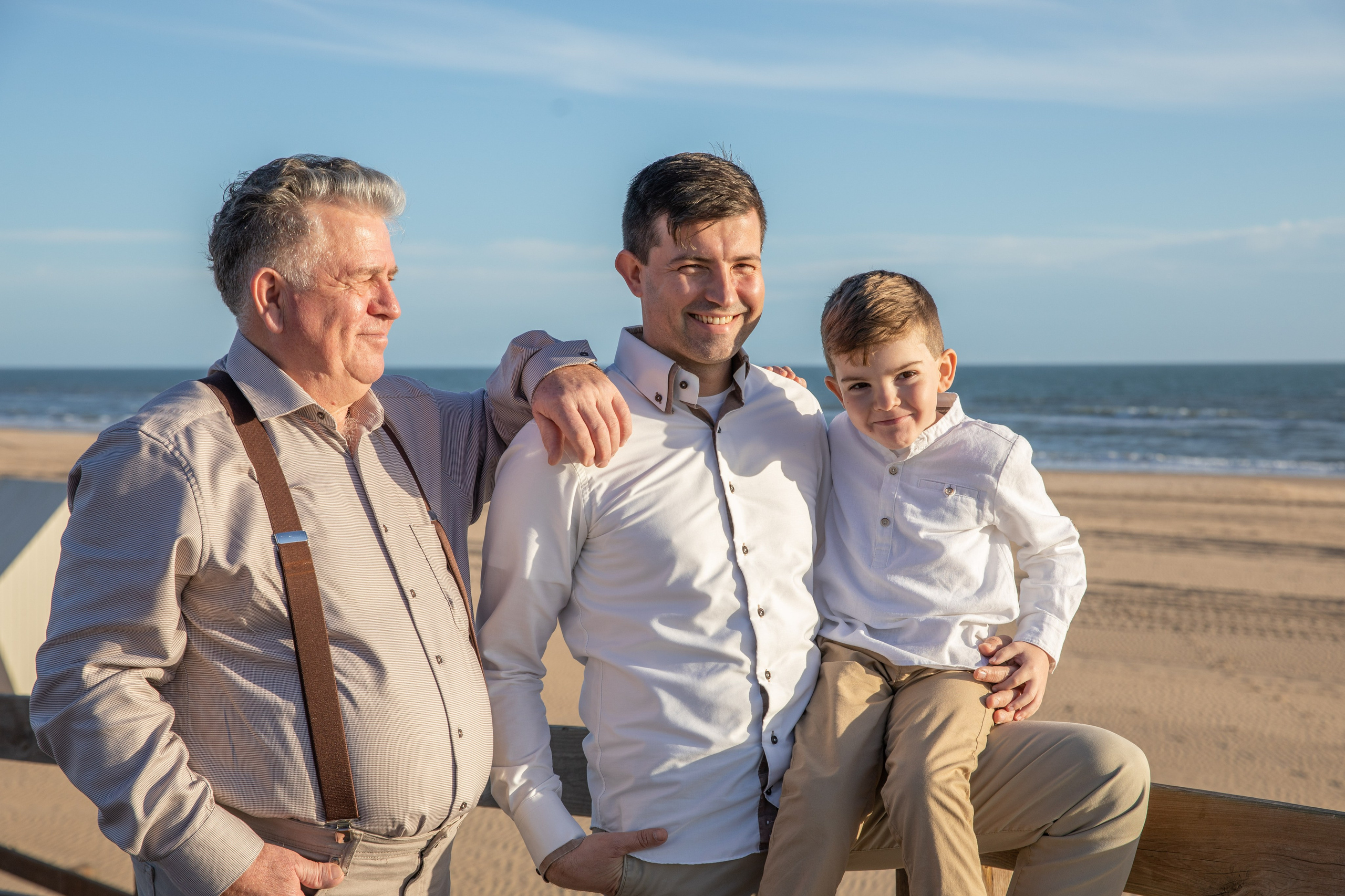 Three Generations by the Ocean. Professional Photographer in Portugal. Oksana Lomnova