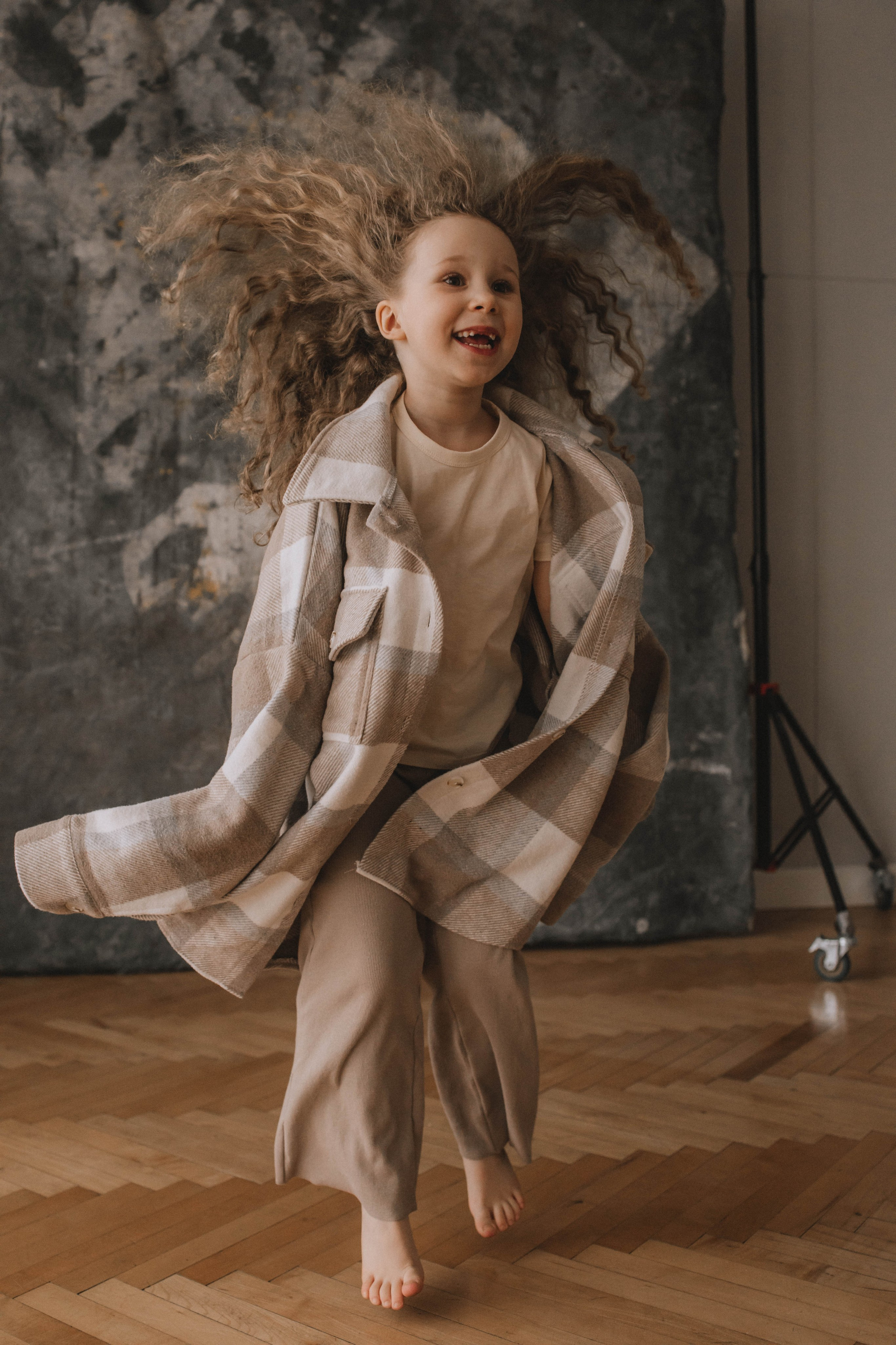 Озорные приключения кудряшки с родителями. Семейный фотограф в Москве, Щелково, Фрязино _ Виктория Степанова