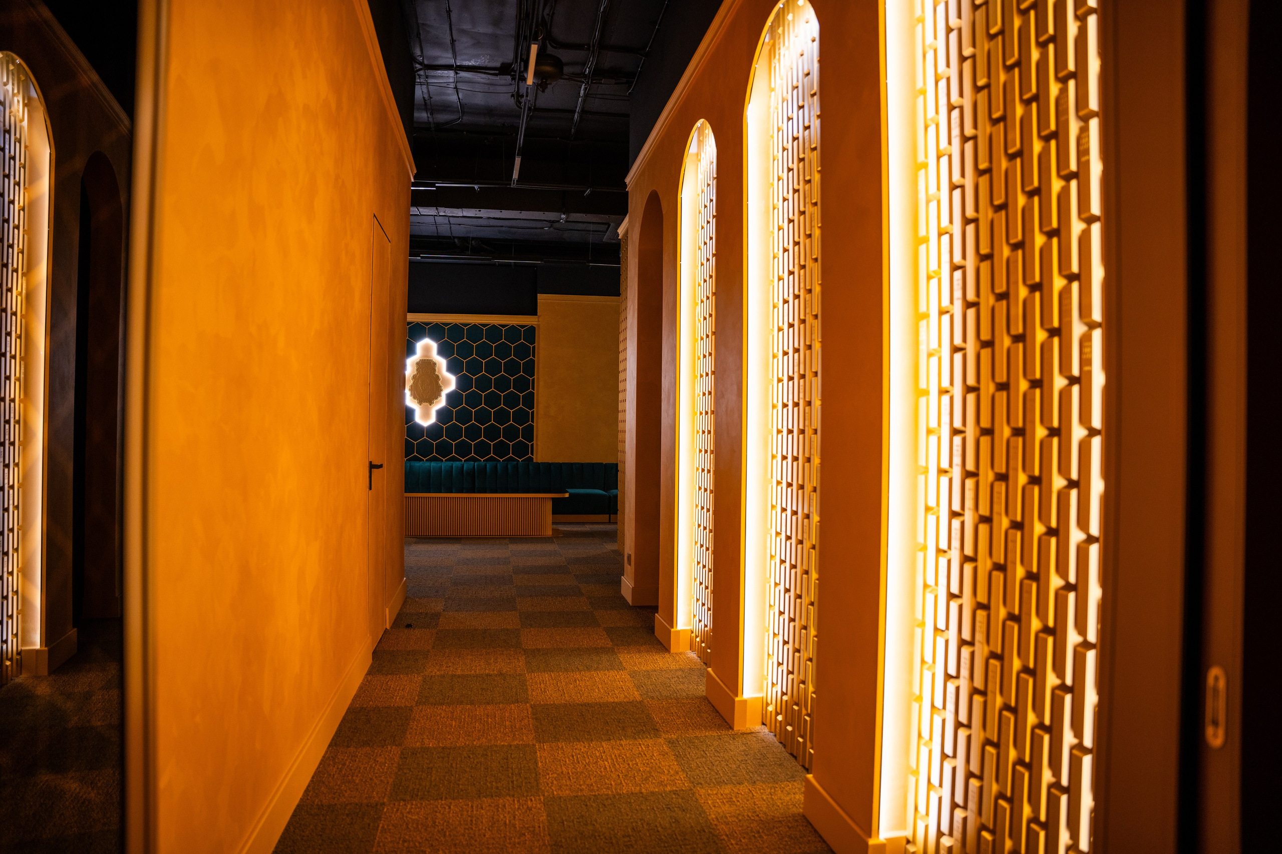 Фотосъемка интерьера стриптиз-клуба Hefner — элитный клуб Краснодара. Интерьерная фотосъемка клуба Hefner в Краснодаре — профессионально. Шедевры для Вас! Фотограф и Видеограф в Краснодаре Пахиев Руслан