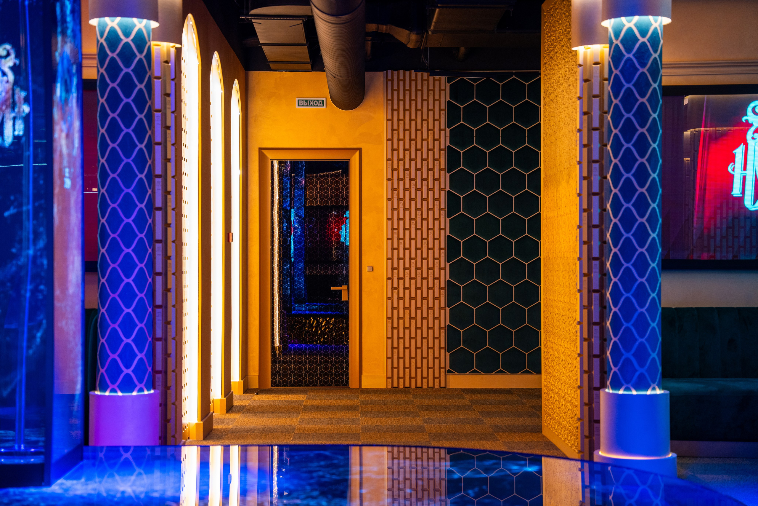 Фотосъемка интерьера стриптиз-клуба Hefner — элитный клуб Краснодара. Интерьерная фотосъемка клуба Hefner в Краснодаре — профессионально. Шедевры для Вас! Фотограф и Видеограф в Краснодаре Пахиев Руслан