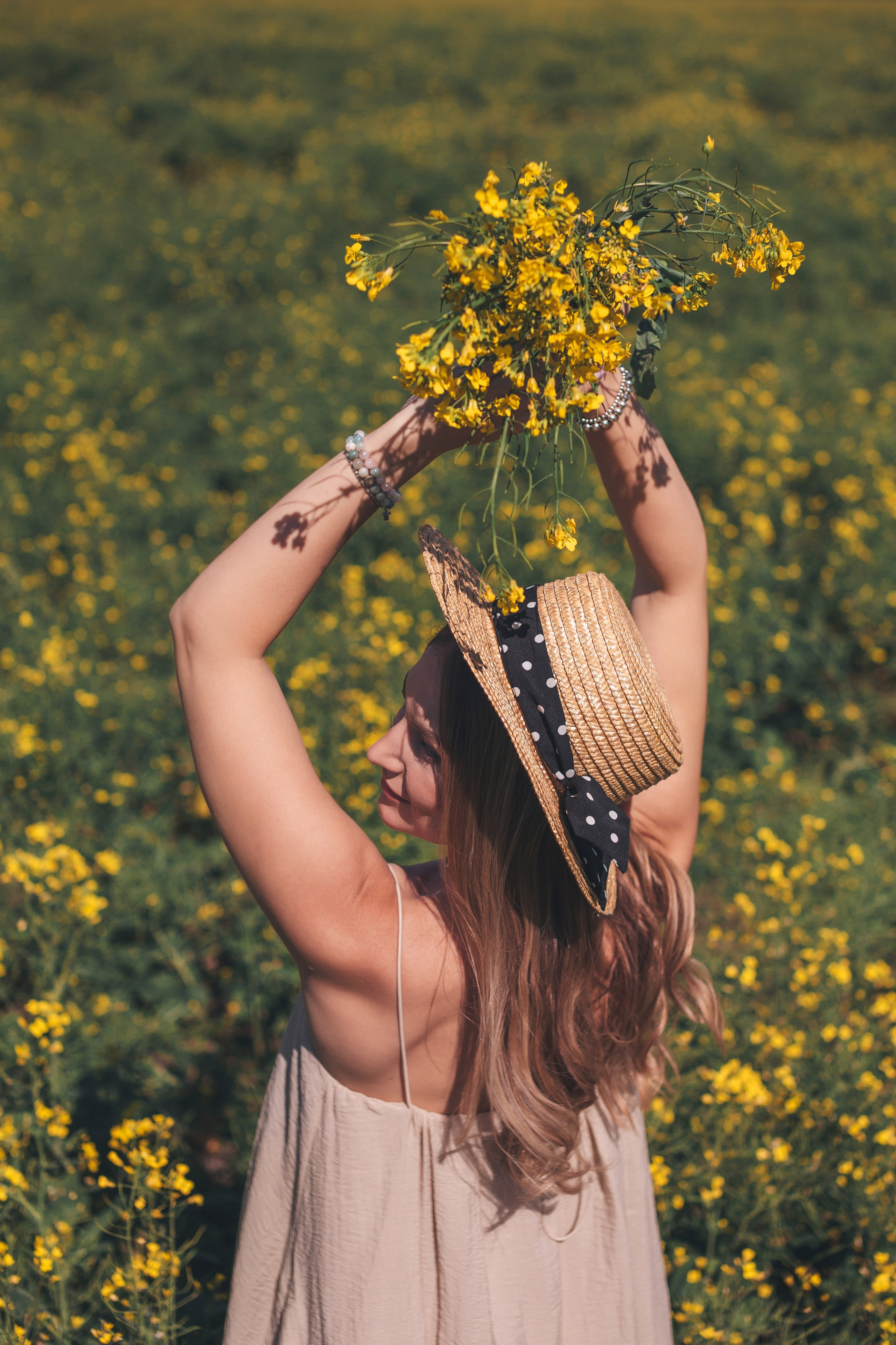 Рапсовое поле. Семейный и художественный фотограф в Тюмени Юлия Логинова