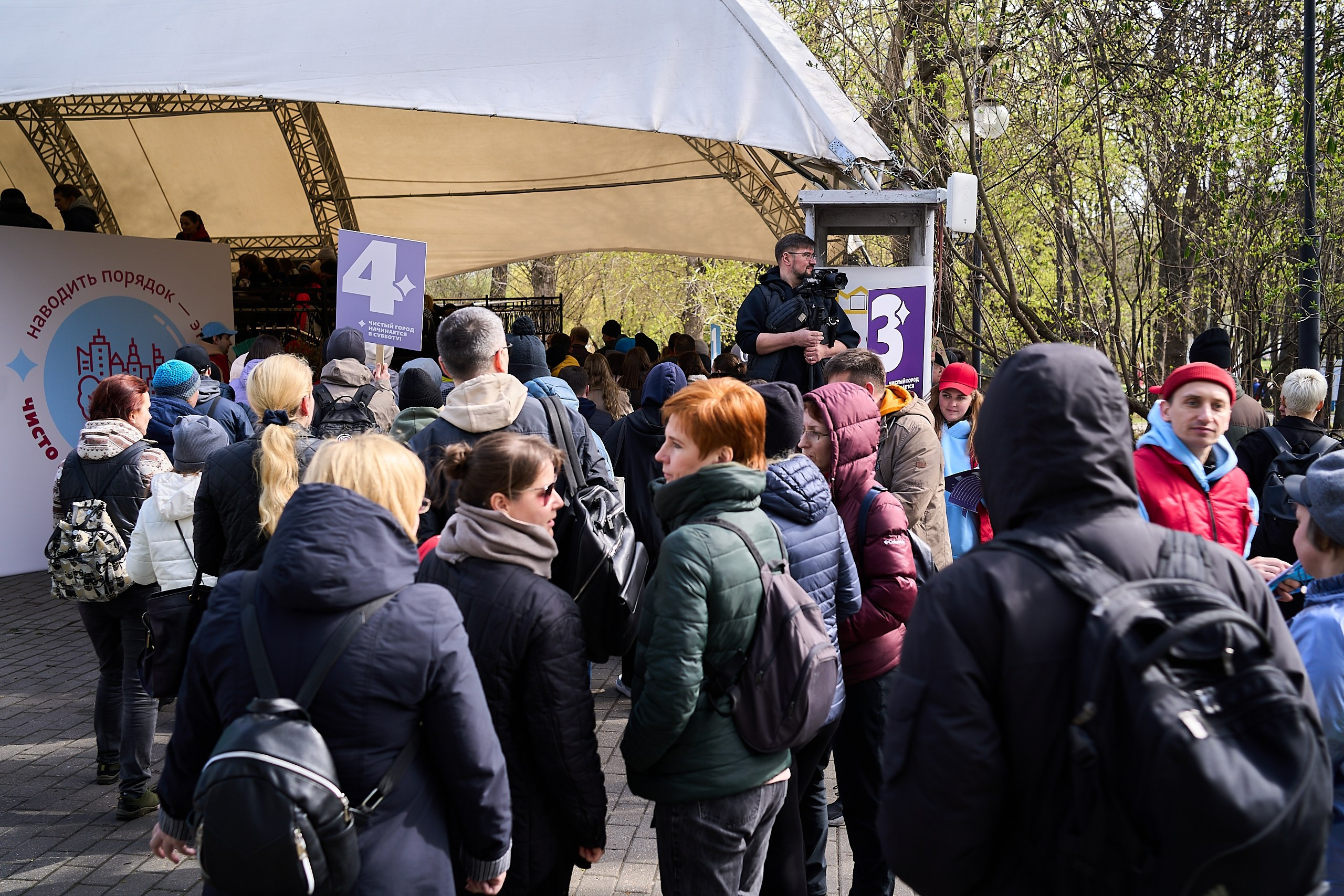 Субботник у Управления делами Мэра и Правительства Москвы. Фотограф и Видеограф в Москве. Олег Корушев