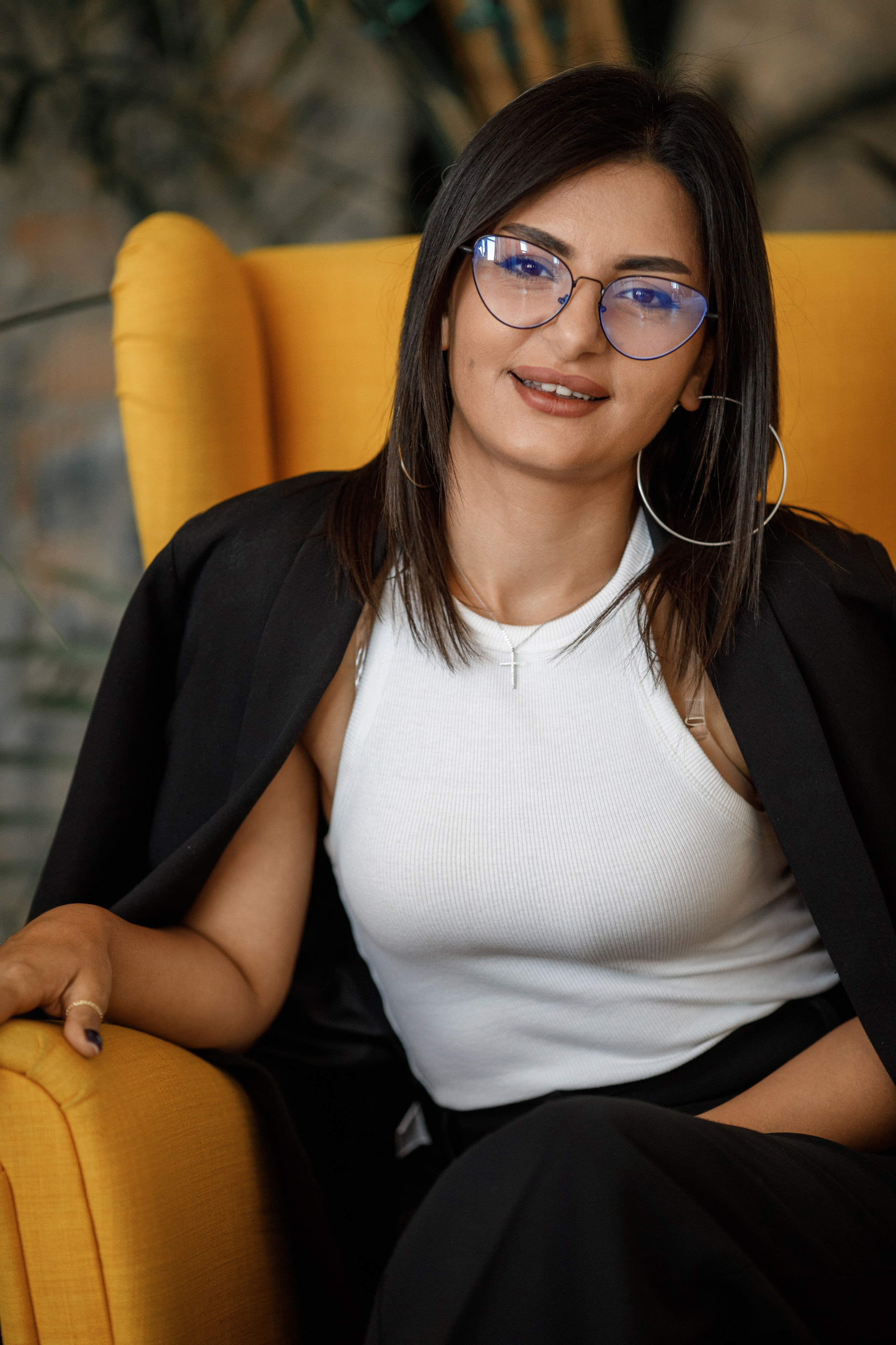 Бизнес портрет молодей девушки. Фотограф во Владикавказе Юрий Геворгизов