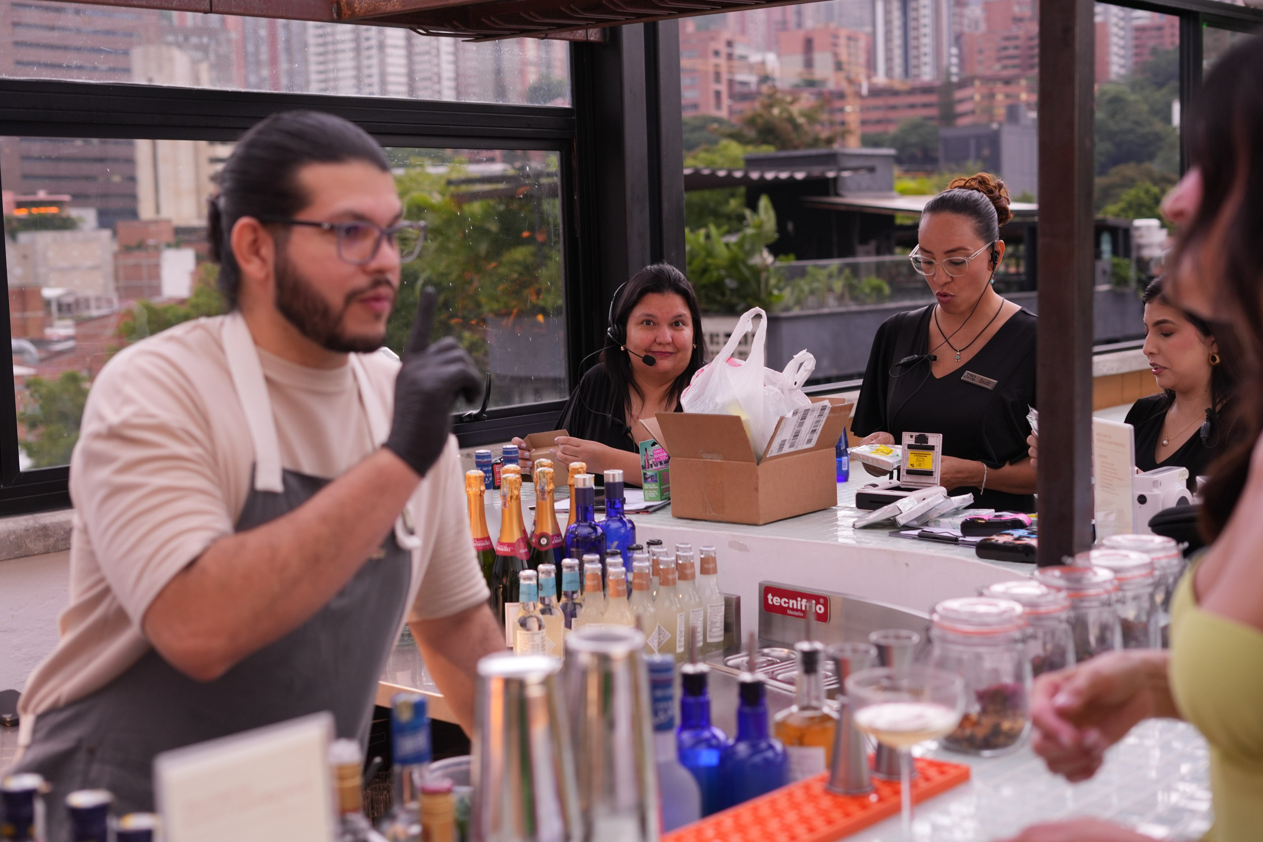 Olivia and Zack / 1 wedding day. Wedding Photographer in Barcelona and Medellin