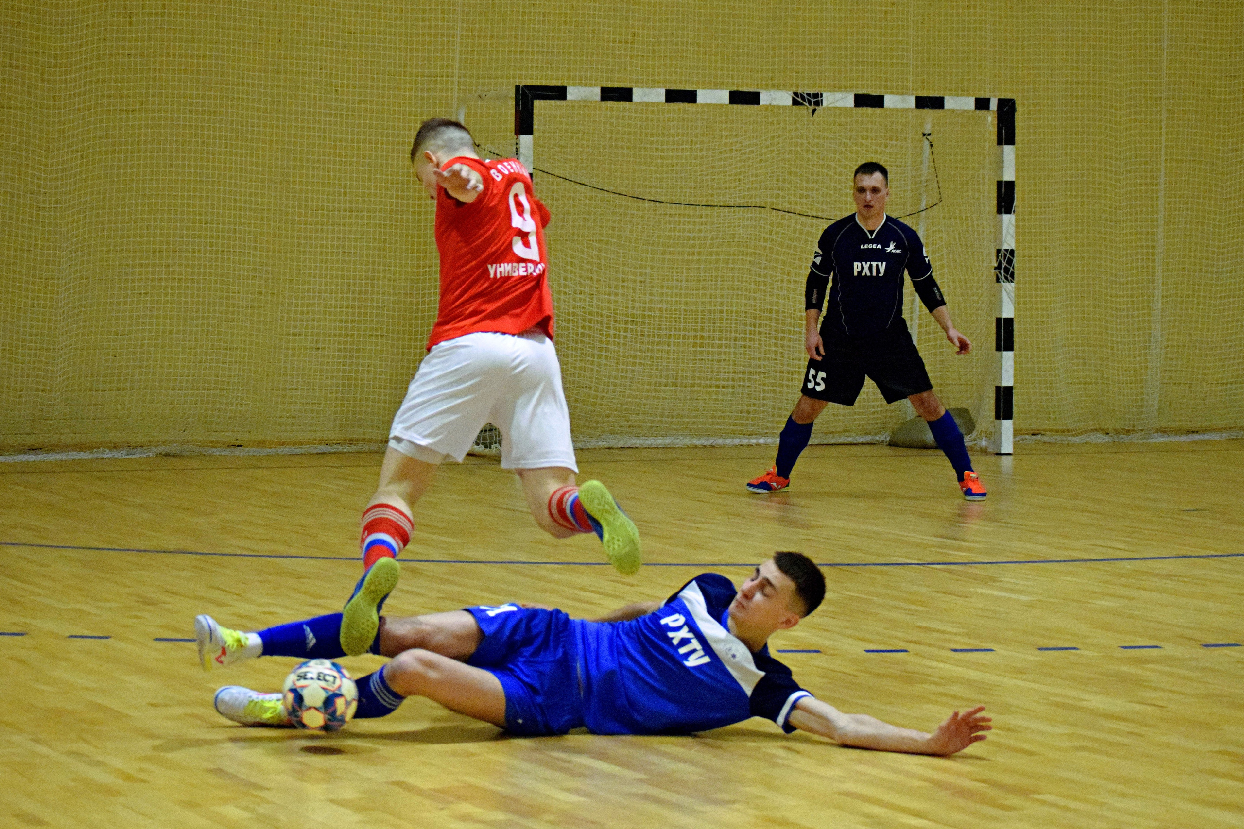 МосСтудФутзал — Студенческая Футзальная Лига. «Фотографии в журналах: максимум жизнеподобия, минимум жизни. "