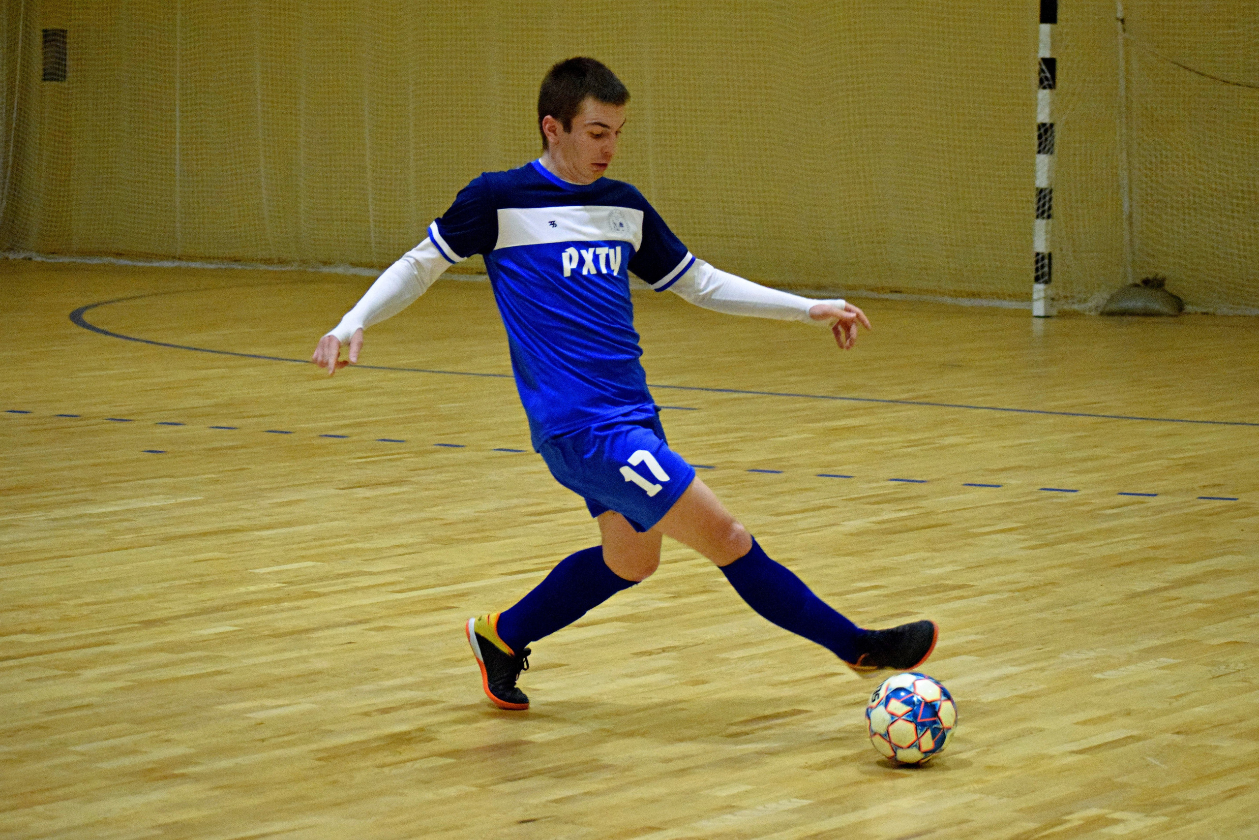 МосСтудФутзал — Студенческая Футзальная Лига. «Фотографии в журналах: максимум жизнеподобия, минимум жизни. "