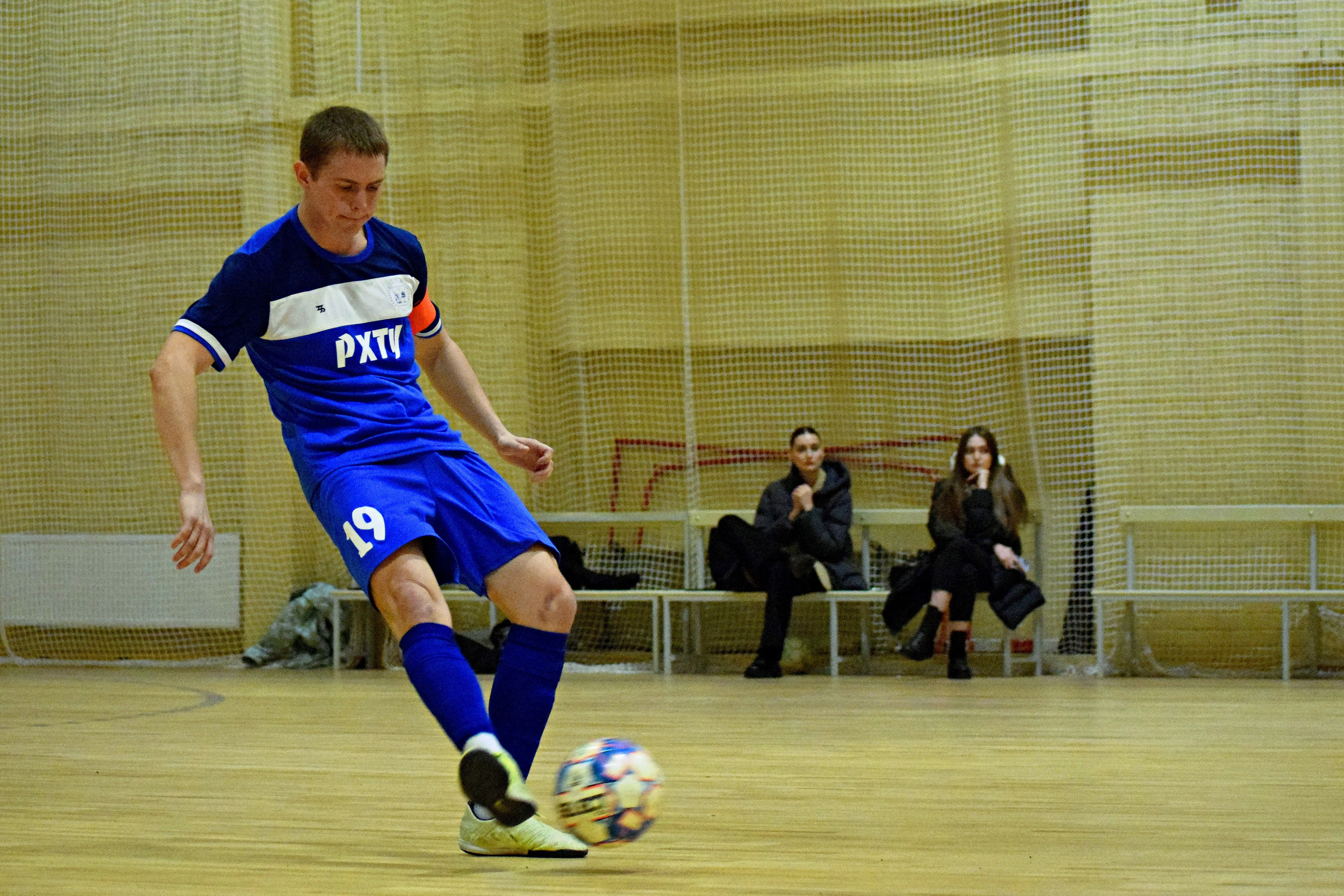 МосСтудФутзал — Студенческая Футзальная Лига. «Фотографии в журналах: максимум жизнеподобия, минимум жизни. "