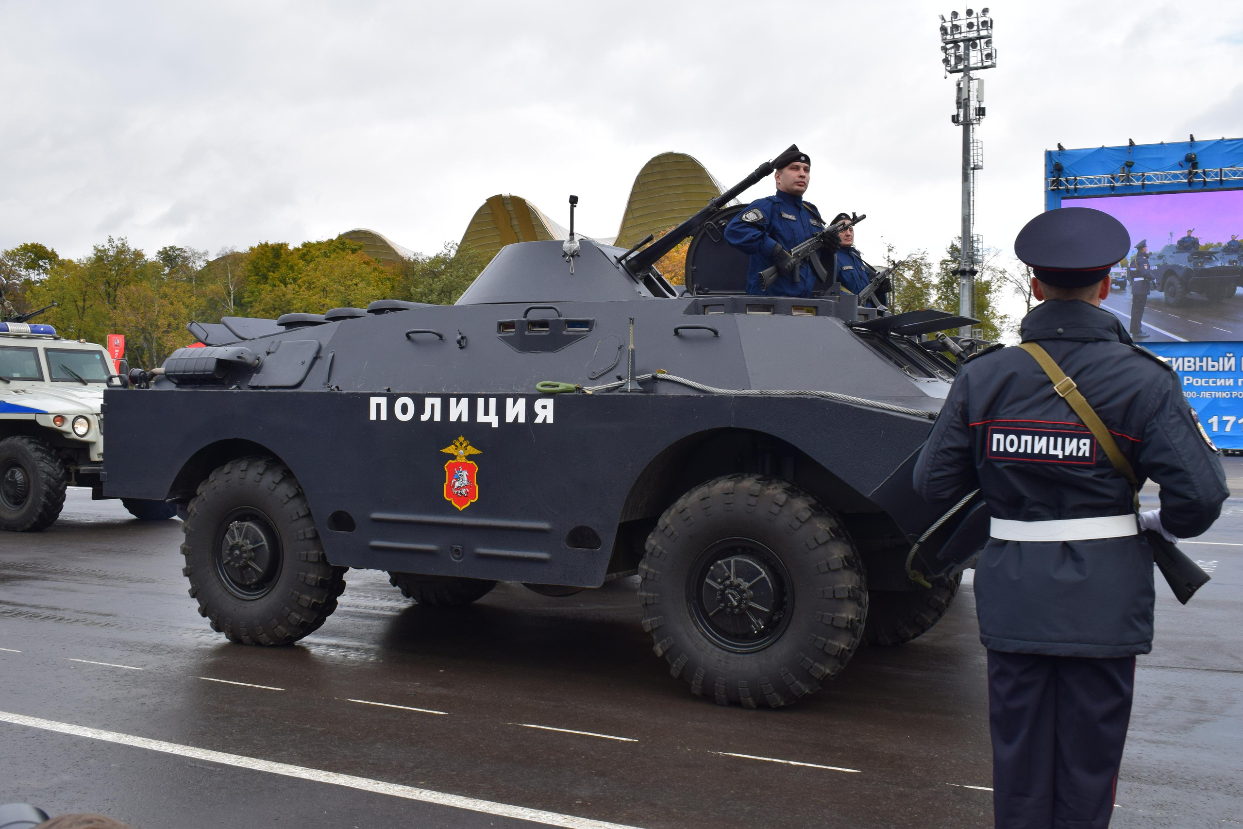 Спортивный парад полиции. «Фотографии в журналах: максимум жизнеподобия, минимум жизни. "